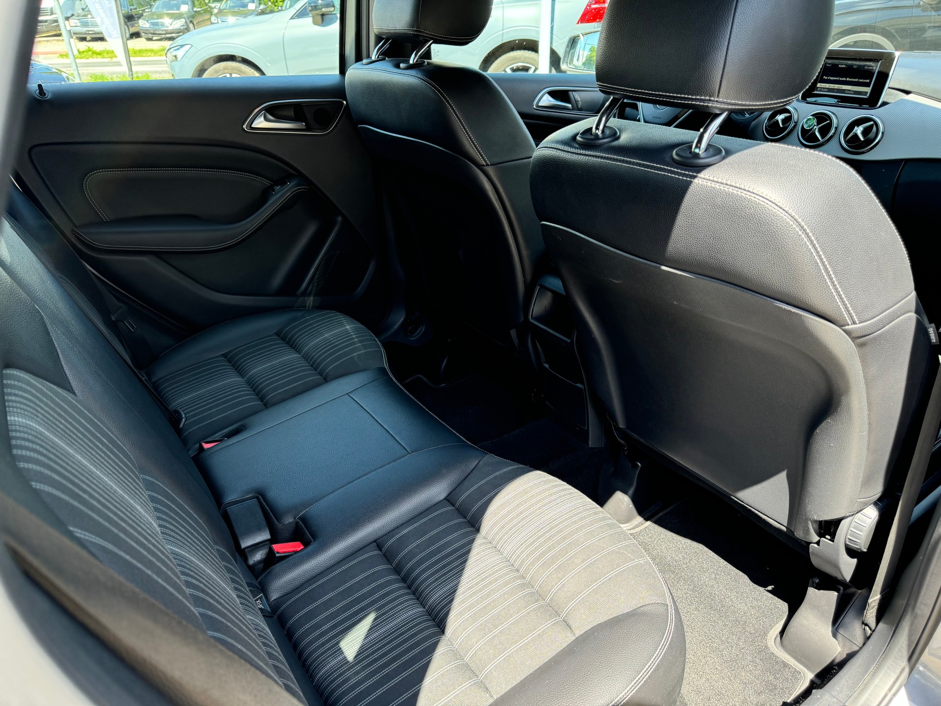 MERCEDES-BENZ B 200 7G-DCT-image-13
