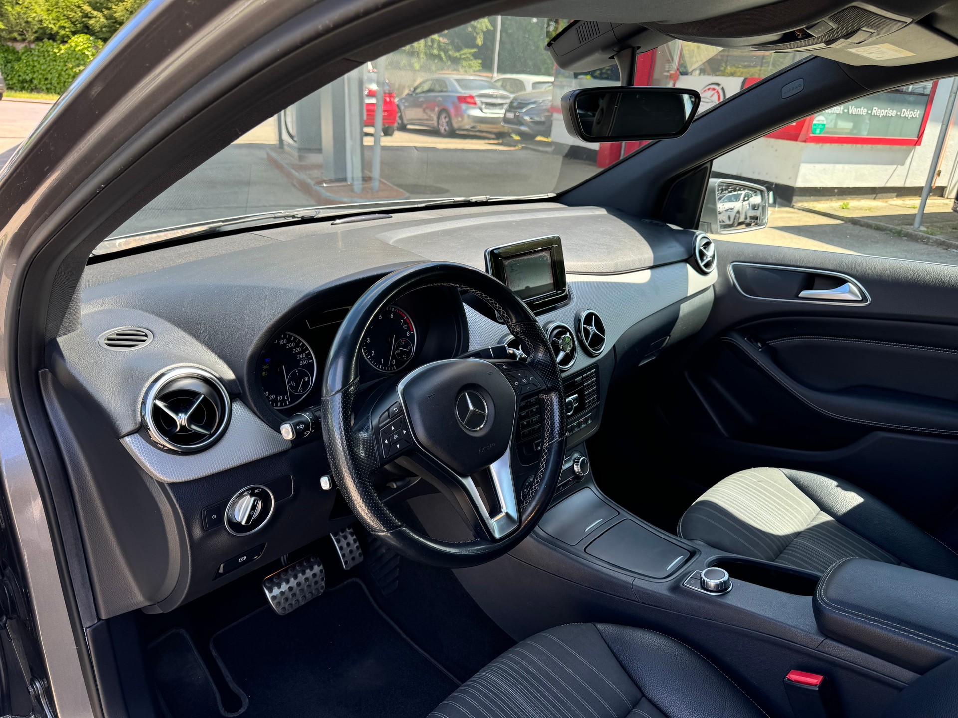 MERCEDES-BENZ B 200 7G-DCT-image-9