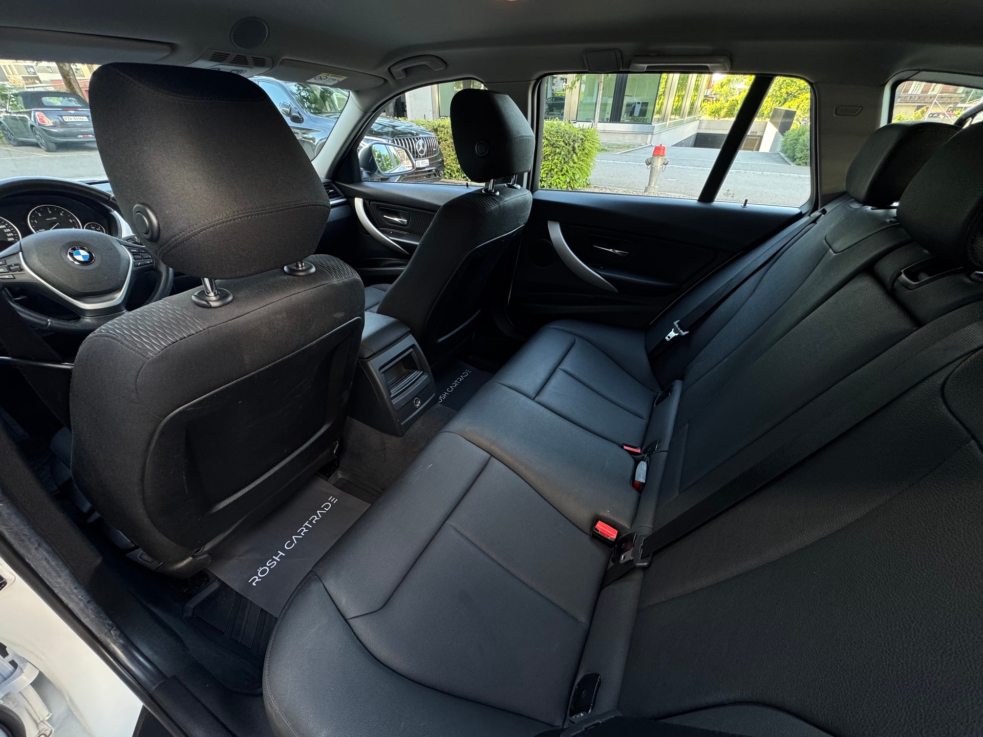 BMW 318d Touring Steptronic-image-9