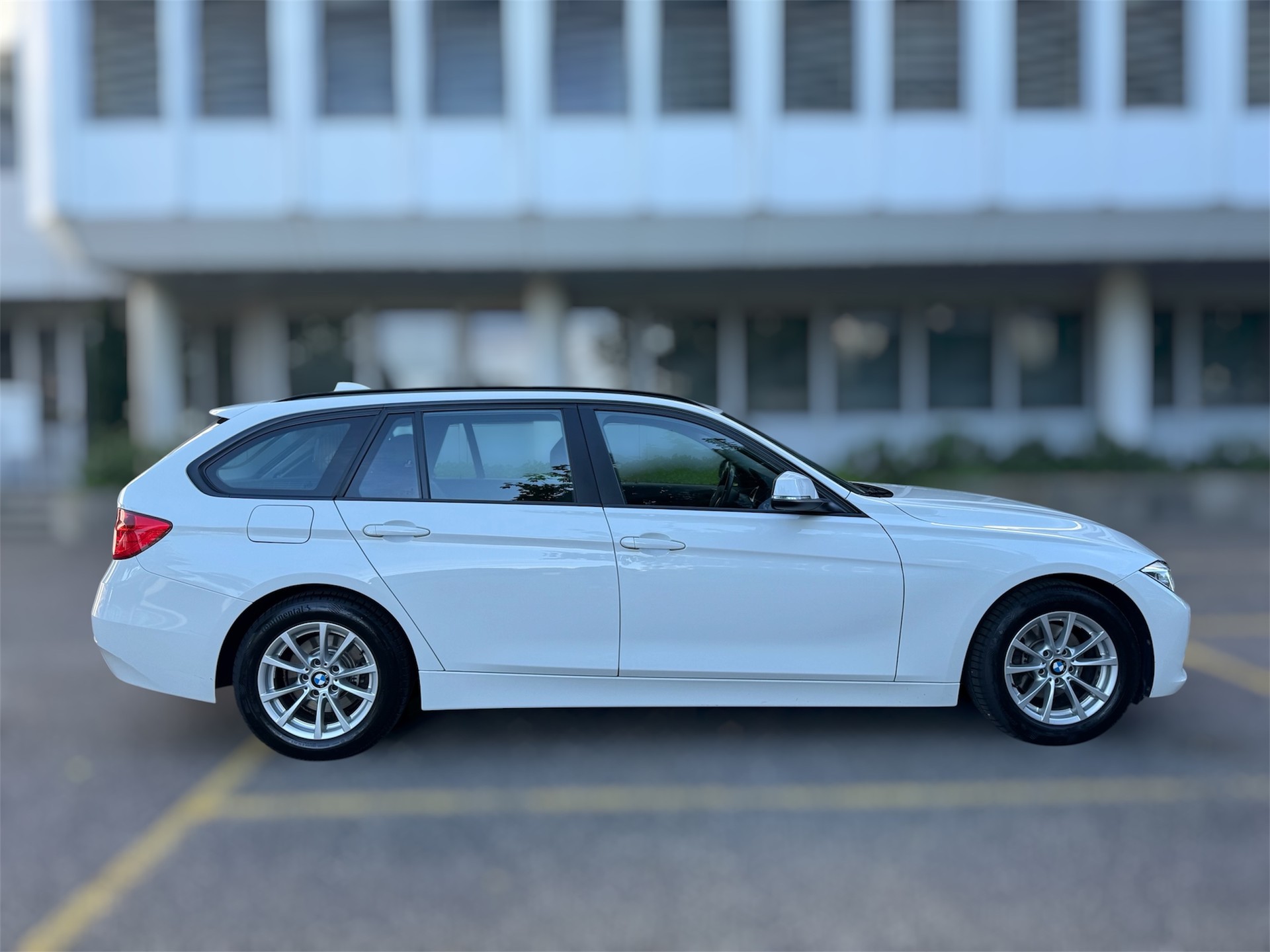 BMW 318d Touring Steptronic-image-2