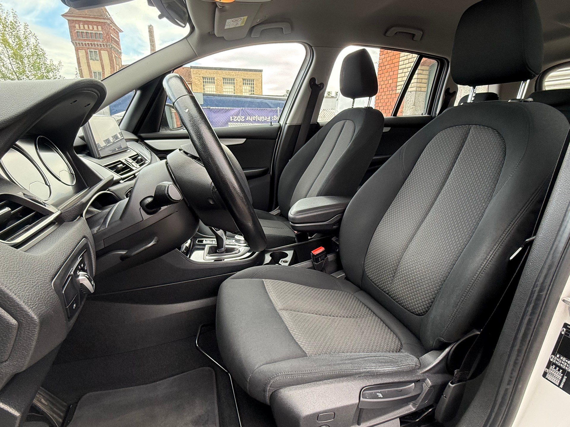 BMW 216d Gran Tourer DKG-image-11