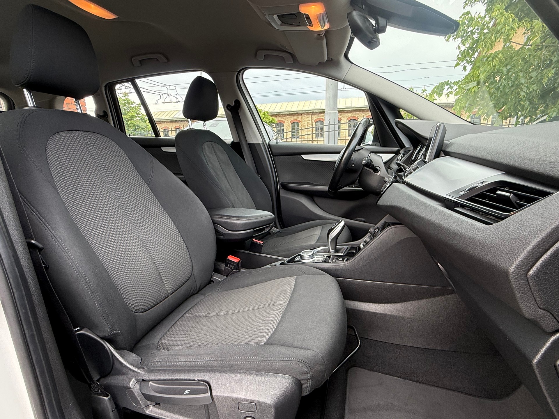 BMW 216d Gran Tourer DKG-image-12