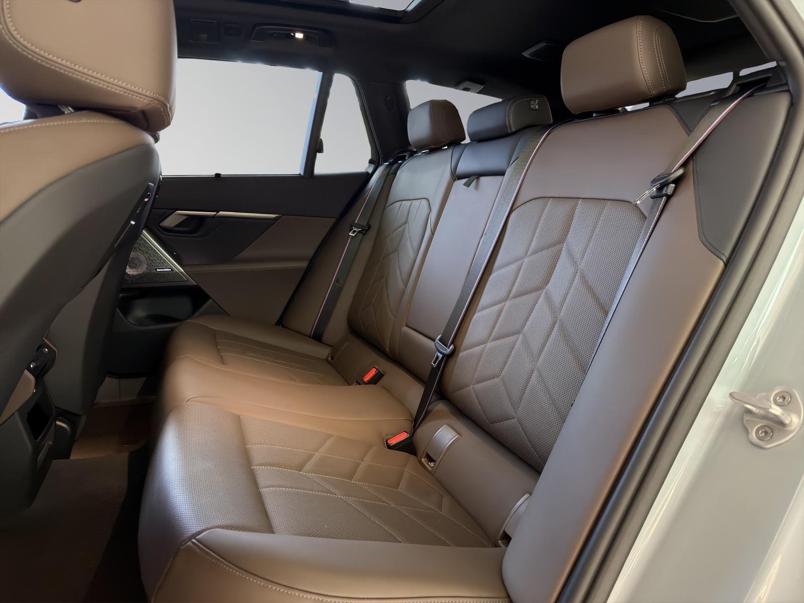 BMW 540d xDrive Touring M-SportPaket Pro-image-16