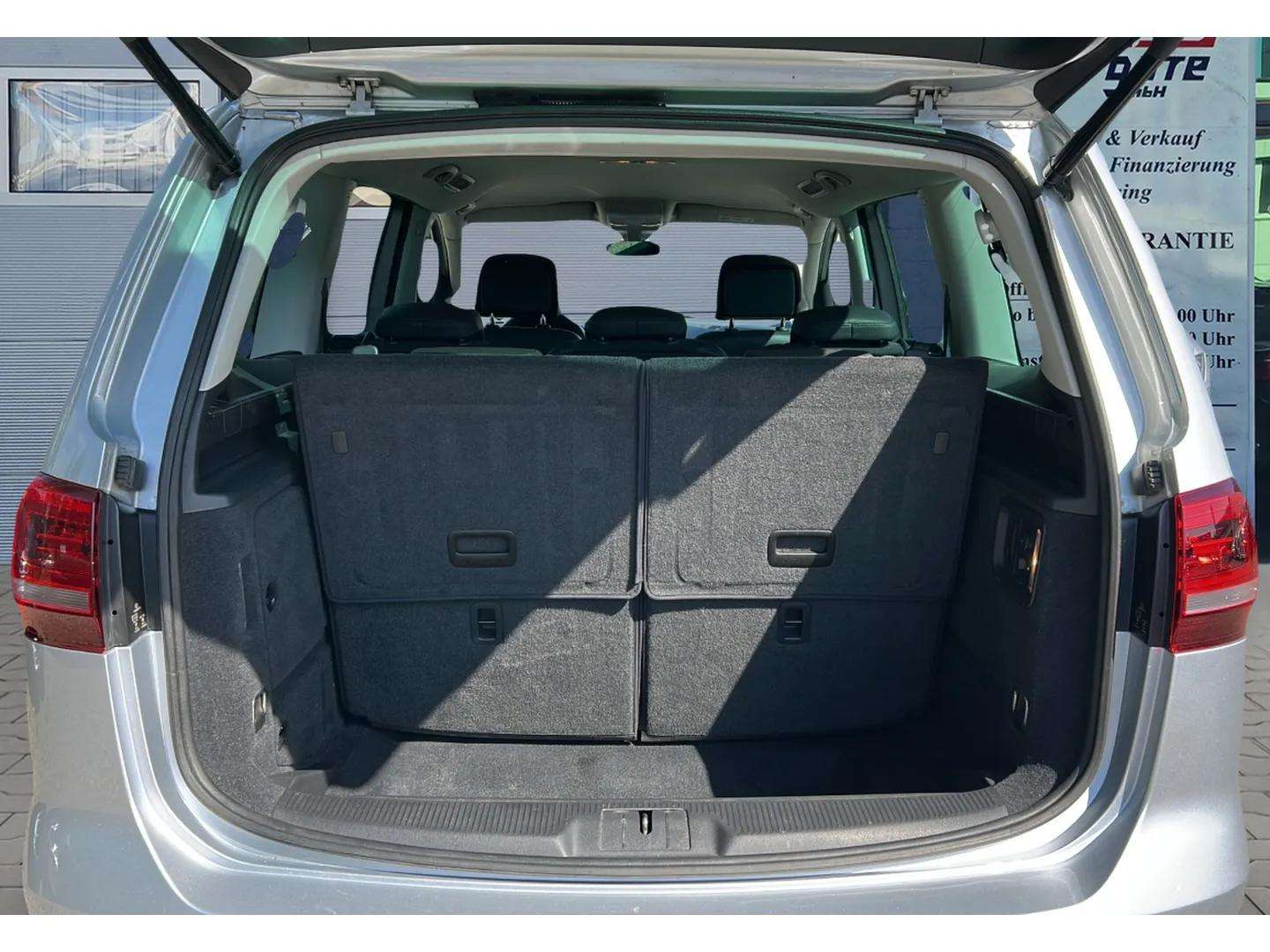 VW Sharan 2.0 TDI BMT Highline 4Motion DSG 184PS 7 Plätze mit AHK & Standheizung-image-16