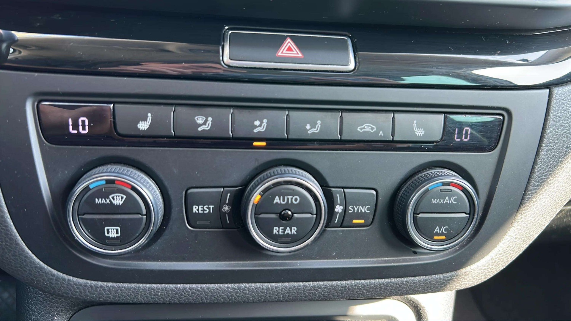 VW Sharan 2.0 TDI BMT Highline 4Motion DSG 184PS 7 Plätze mit AHK & Standheizung-image-25