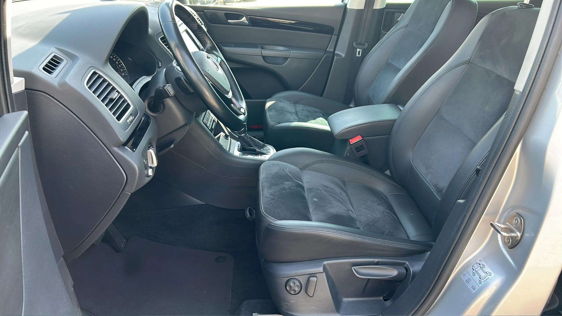 VW Sharan 2.0 TDI BMT Highline 4Motion DSG 184PS 7 Plätze mit AHK & Standheizung-image-10