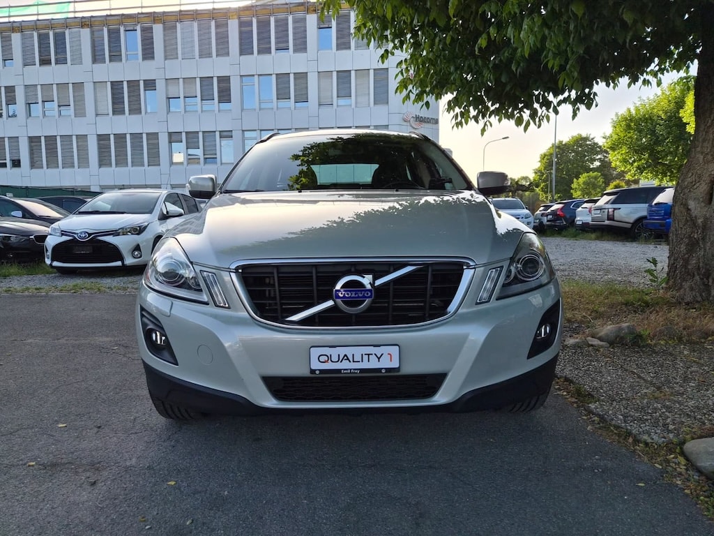 VOLVO XC60 D5 AWD Momentum Geartronic-image-1
