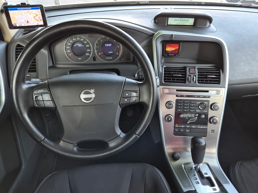 VOLVO XC60 D5 AWD Momentum Geartronic-image-14