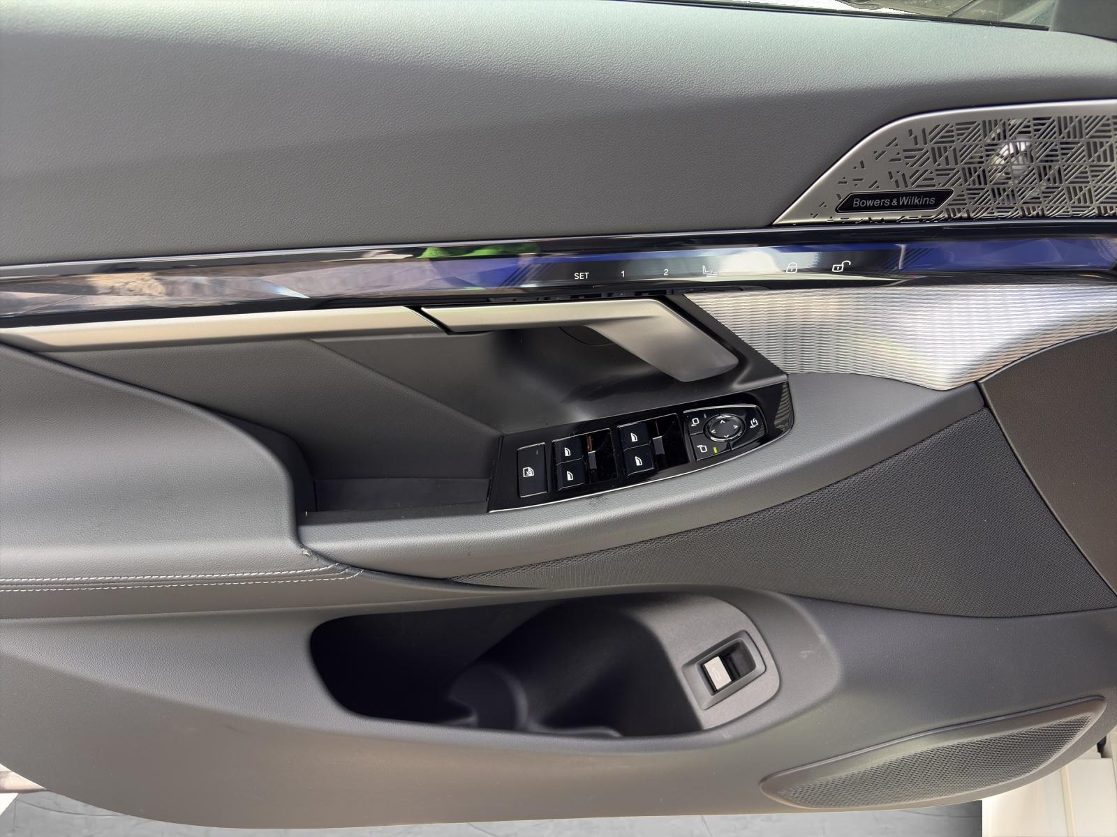 BMW M5 xDrive Touring-image-19