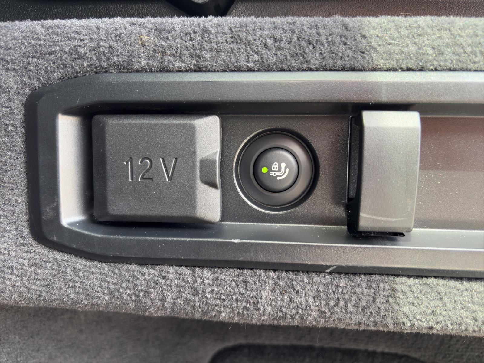 BMW M5 xDrive Touring-image-16