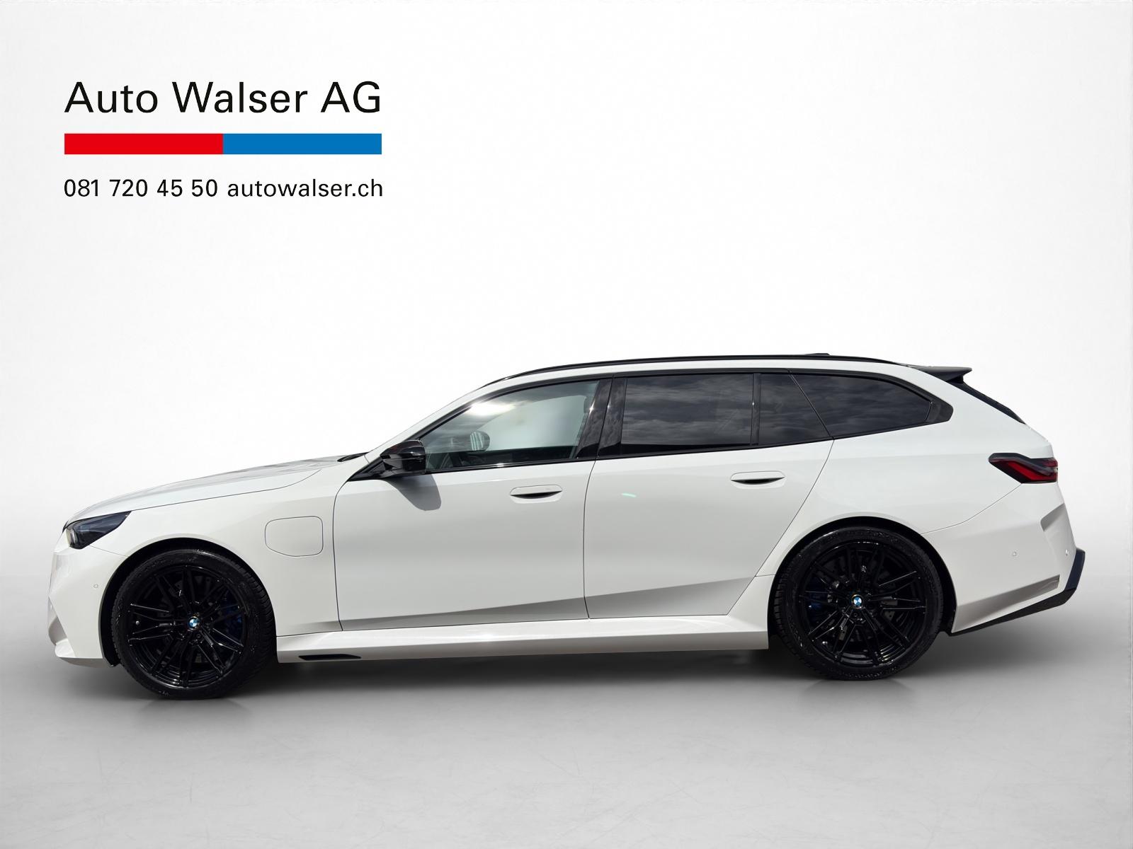 BMW M5 xDrive Touring-showroom-element-1
