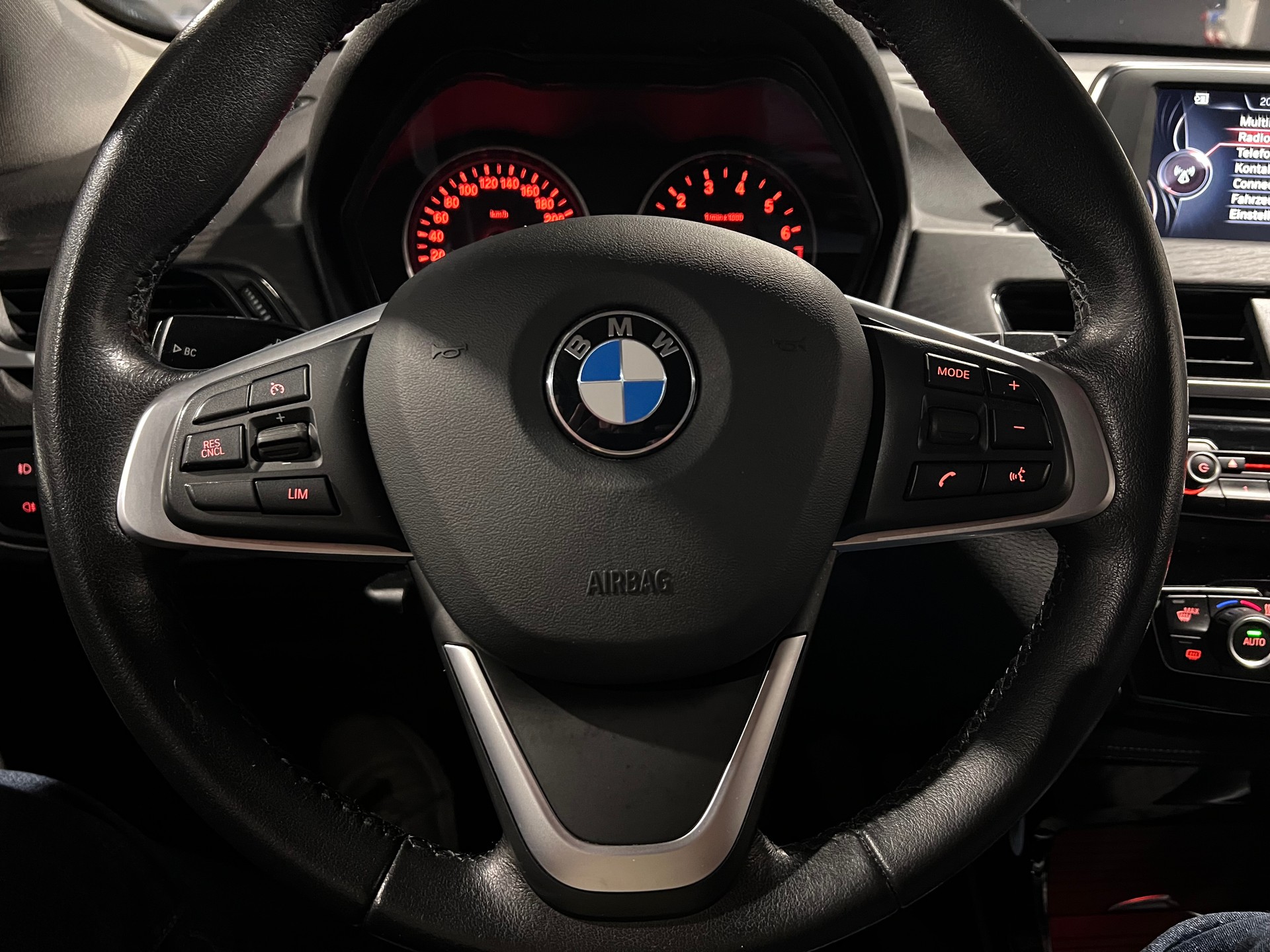 BMW X1 xDrive 20i xLine Steptronic-image-19