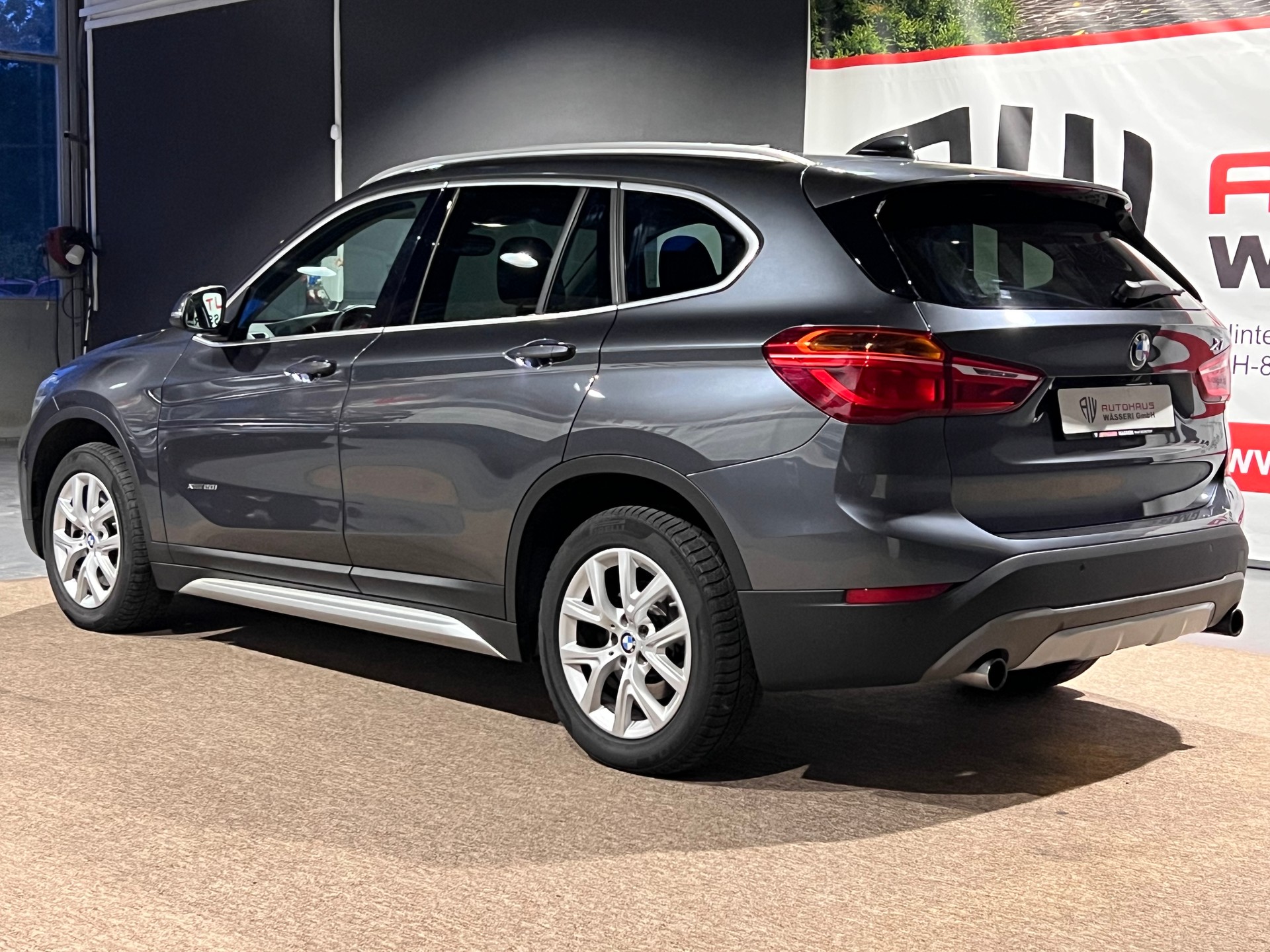 BMW X1 xDrive 20i xLine Steptronic-image-5