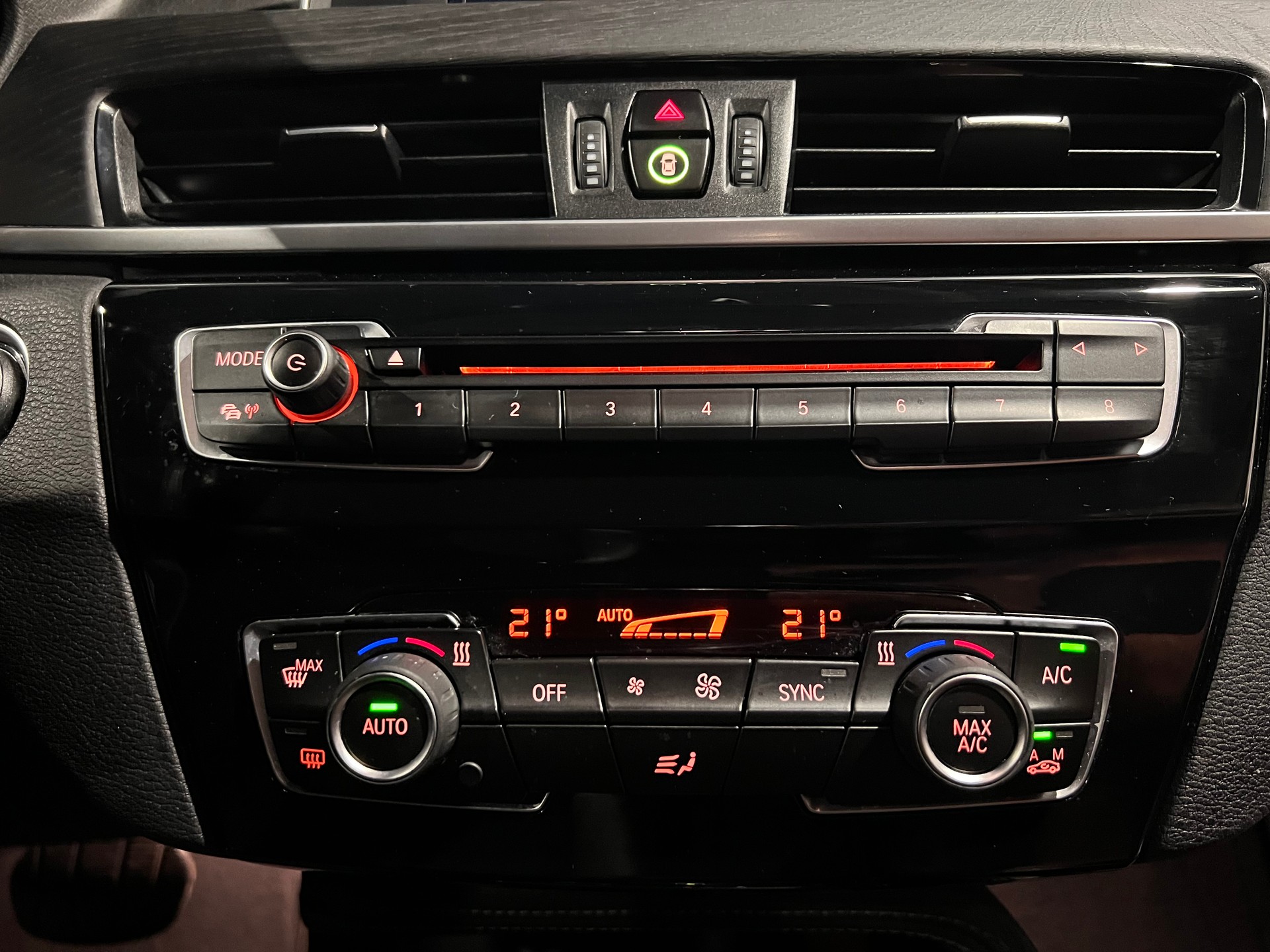 BMW X1 xDrive 20i xLine Steptronic-image-16