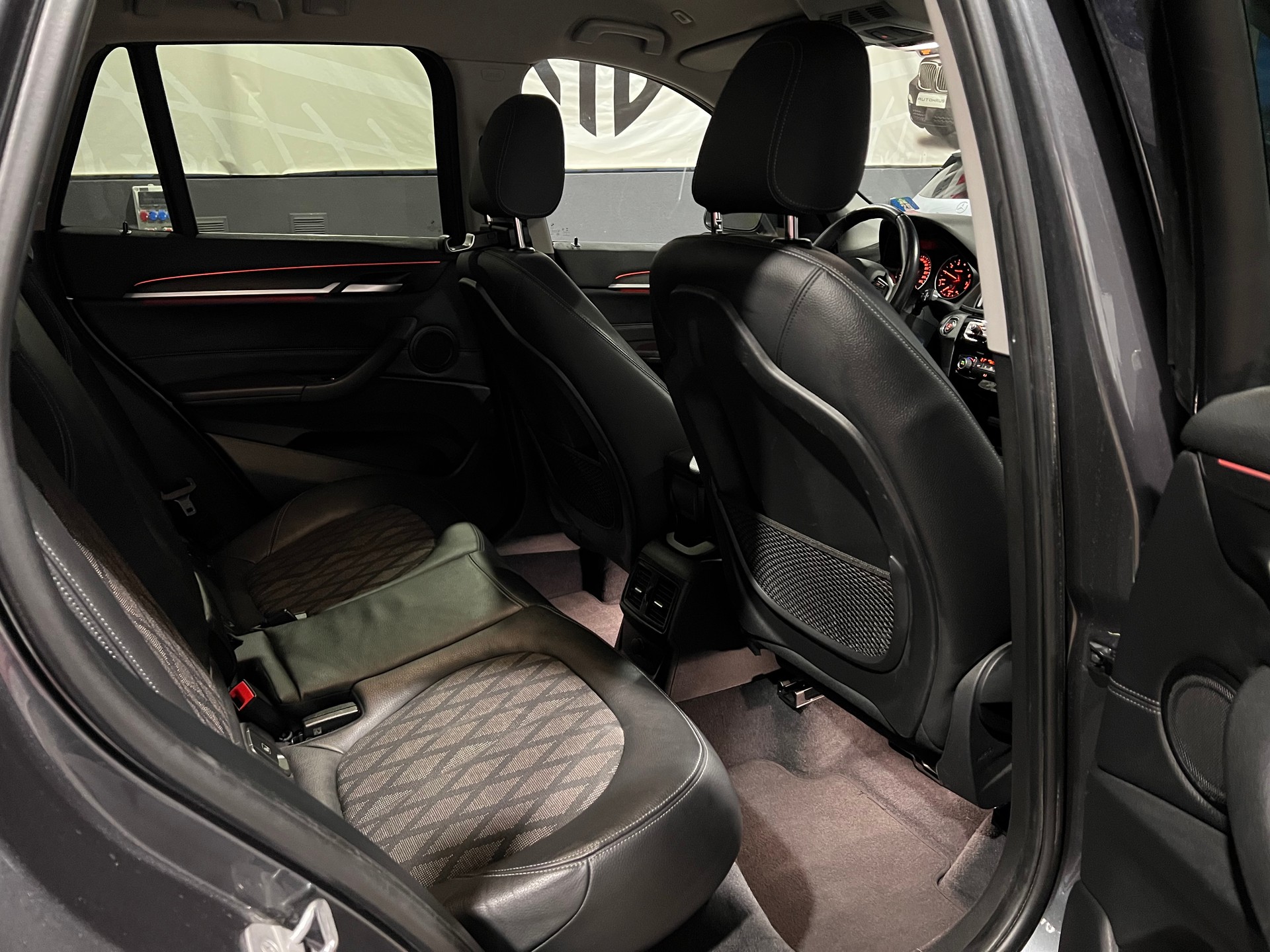 BMW X1 xDrive 20i xLine Steptronic-image-15