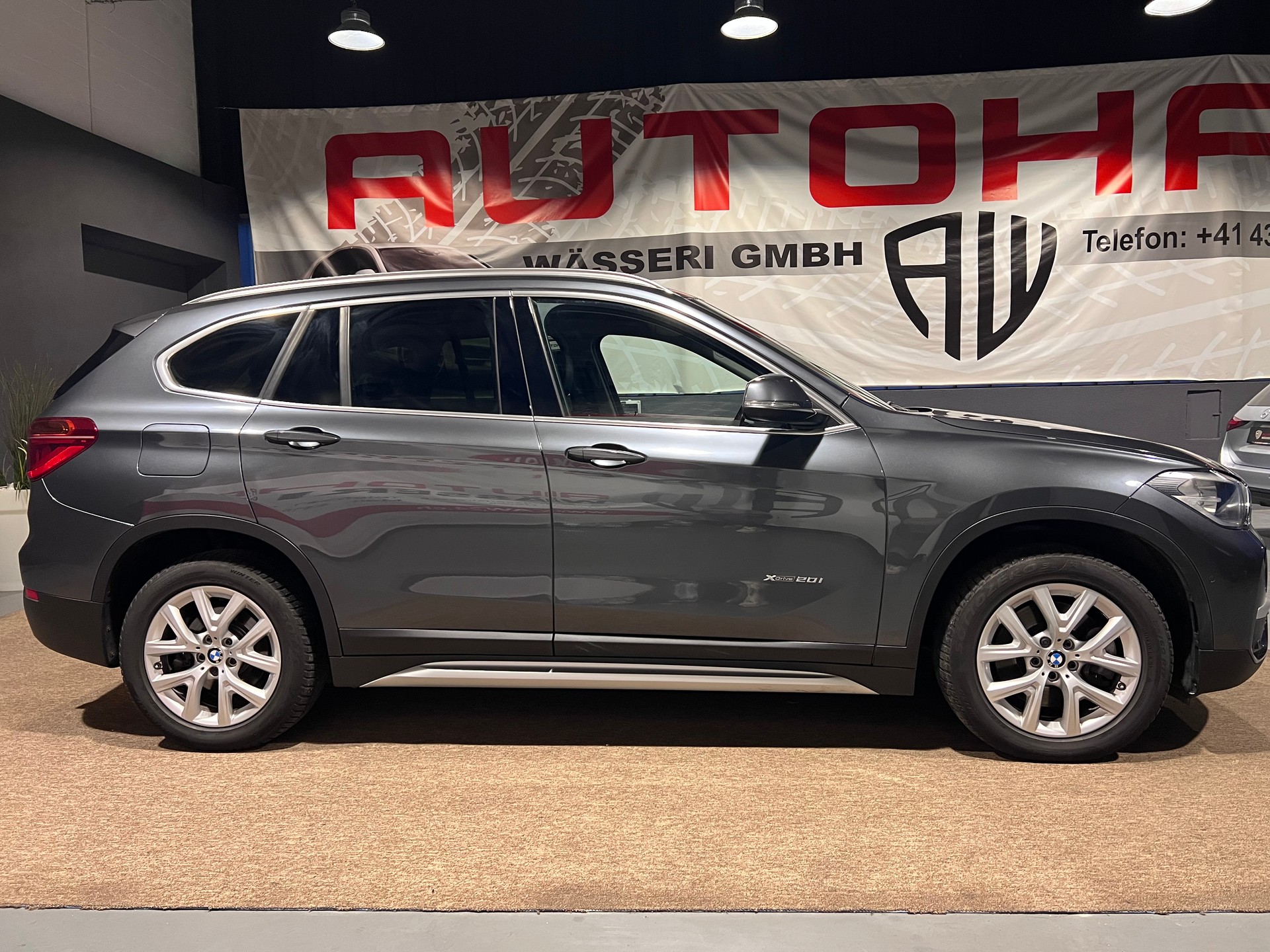 BMW X1 xDrive 20i xLine Steptronic-showroom-element-1