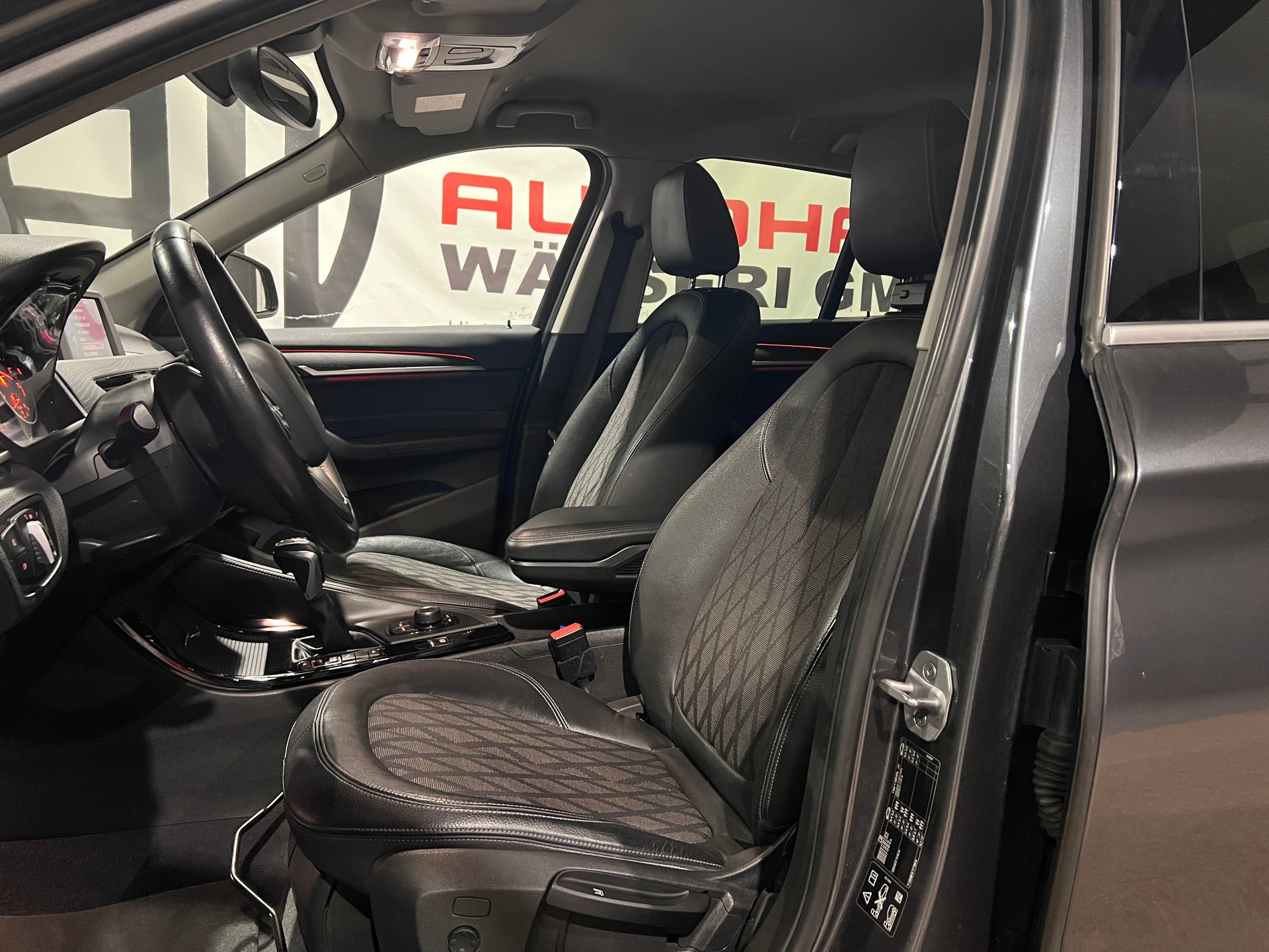 BMW X1 xDrive 20i xLine Steptronic-image-11