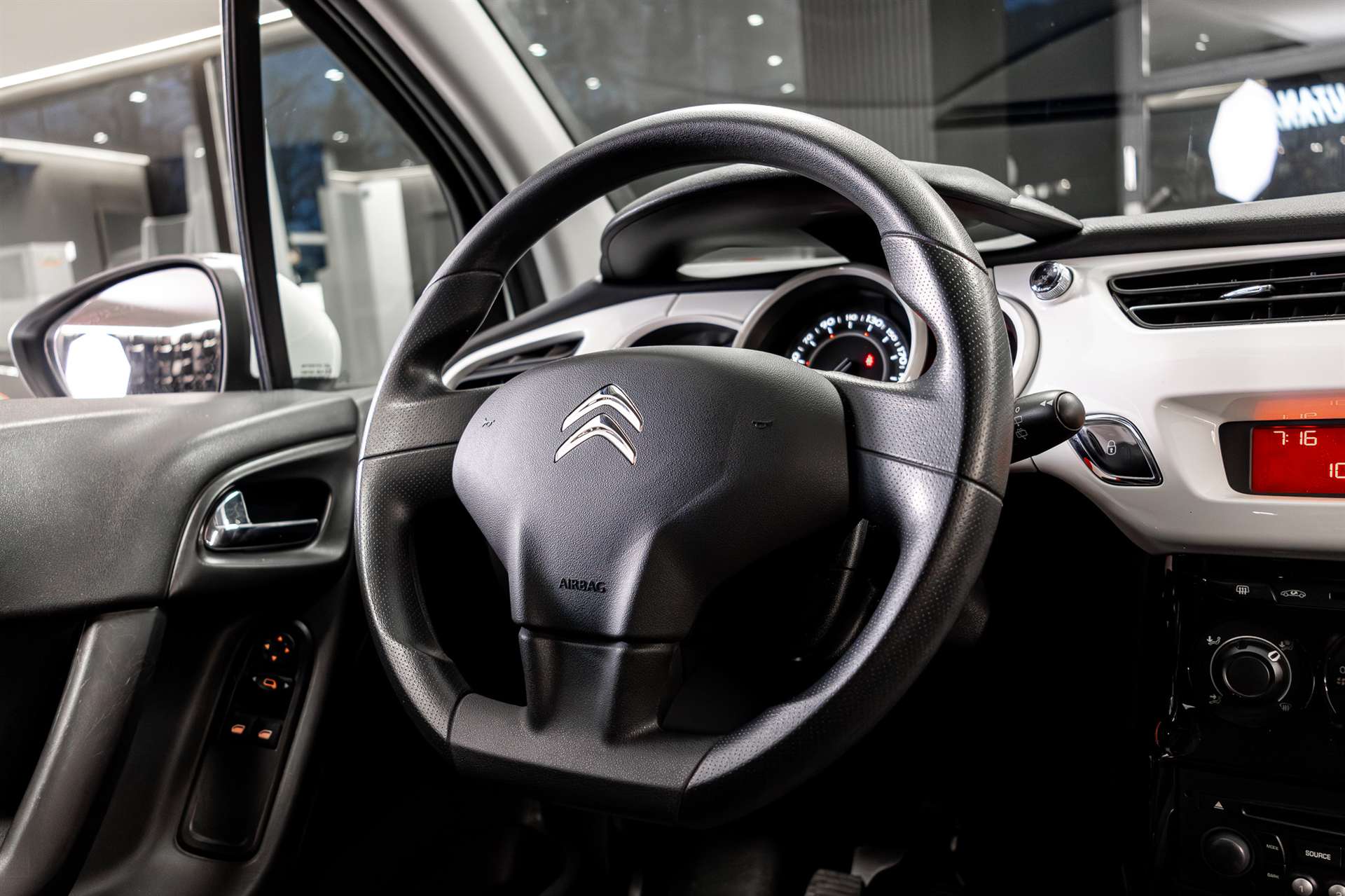 CITROEN C3 1.4i Tonic-image-6