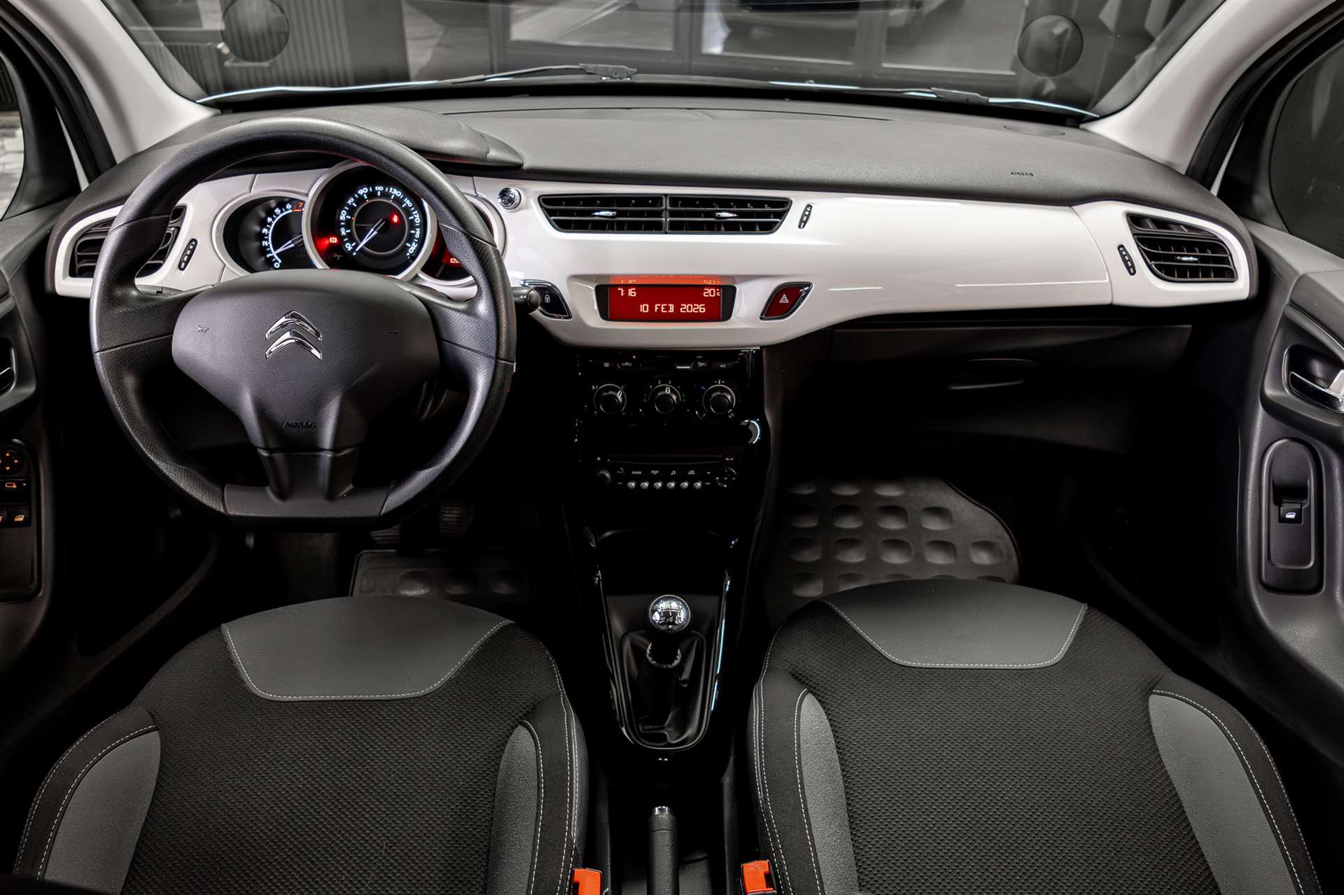 CITROEN C3 1.4i Tonic-image-5