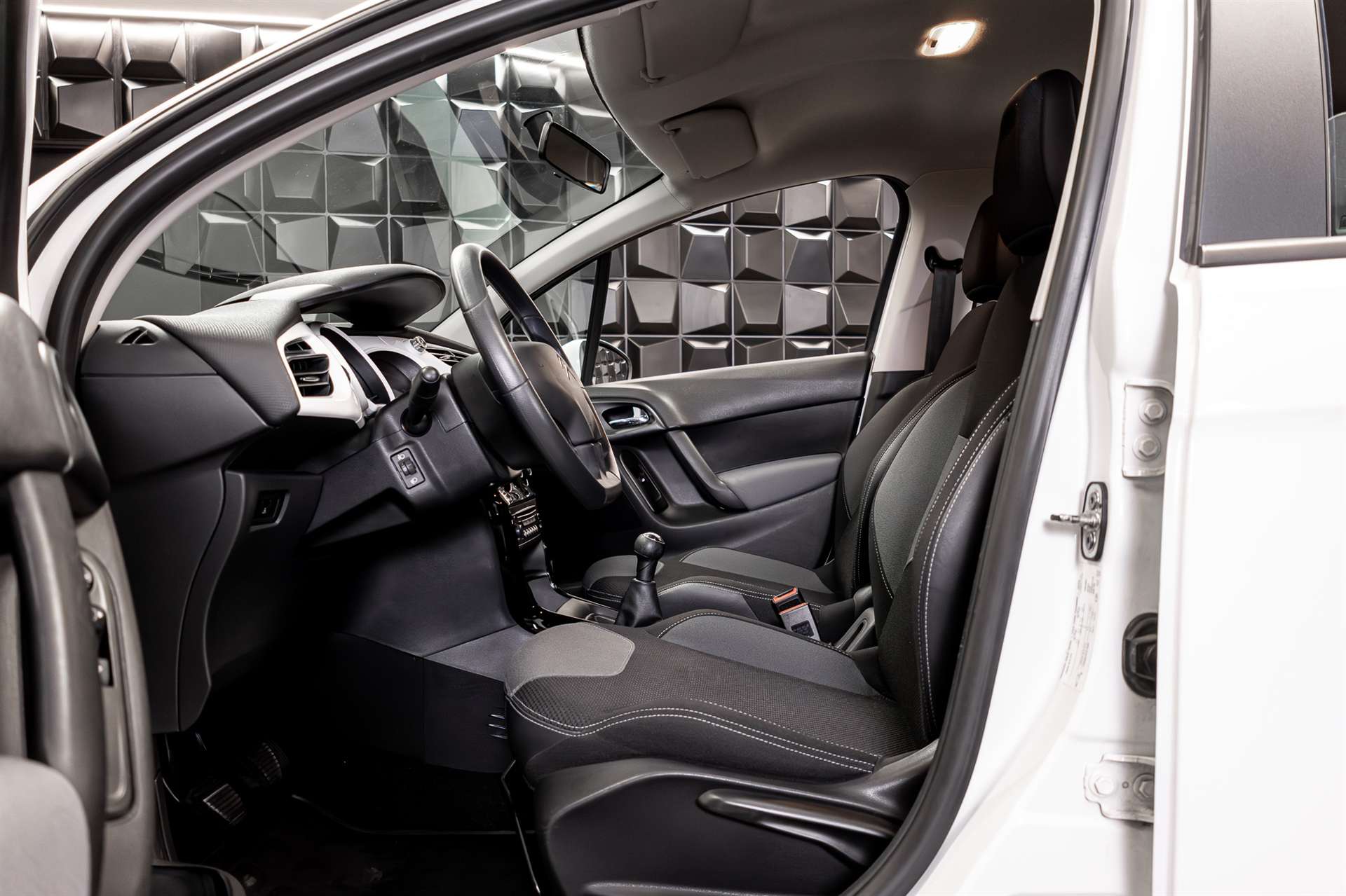 CITROEN C3 1.4i Tonic-image-8