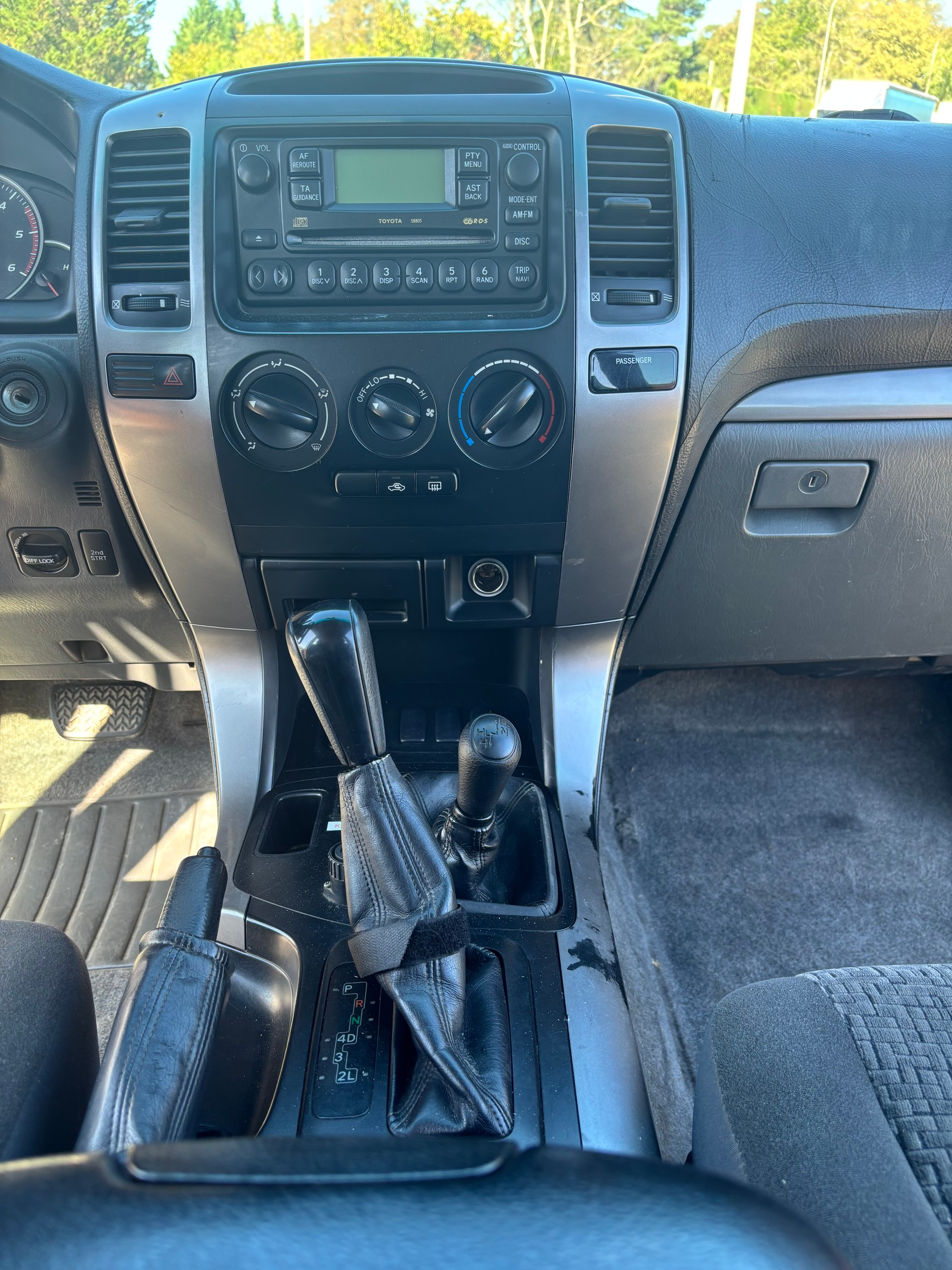 TOYOTA Land Cruiser 3.0 TD Linea Terra-image-8