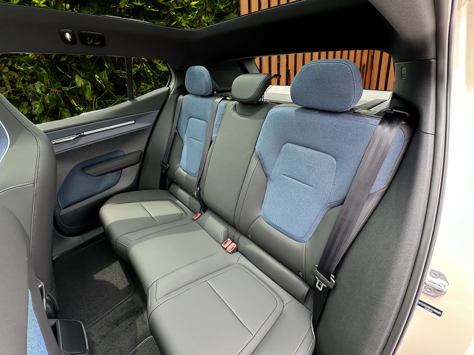 VOLVO EX 30 CC E60 Twin Performance AWD-image-14