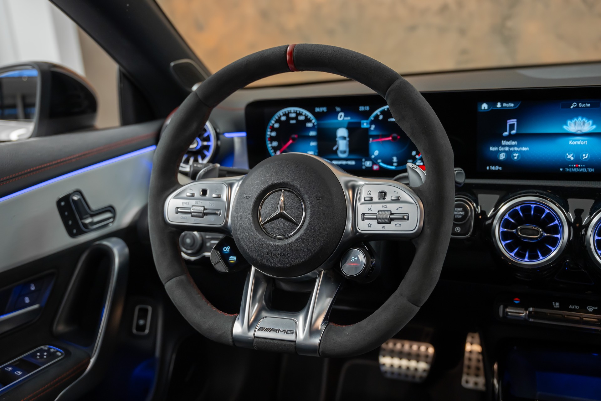 MERCEDES-BENZ CLA 35 AMG 4Matic 7G-DCT *Aerodynamik-Plus*Night-Paket*Fahrassist*Burmester*-image-15