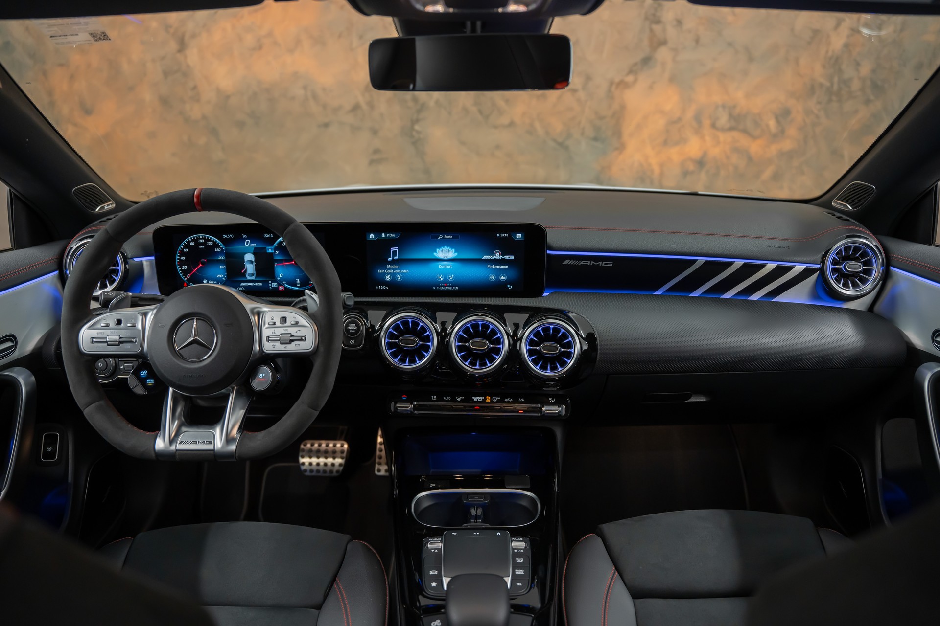 MERCEDES-BENZ CLA 35 AMG 4Matic 7G-DCT *Aerodynamik-Plus*Night-Paket*Fahrassist*Burmester*-image-14