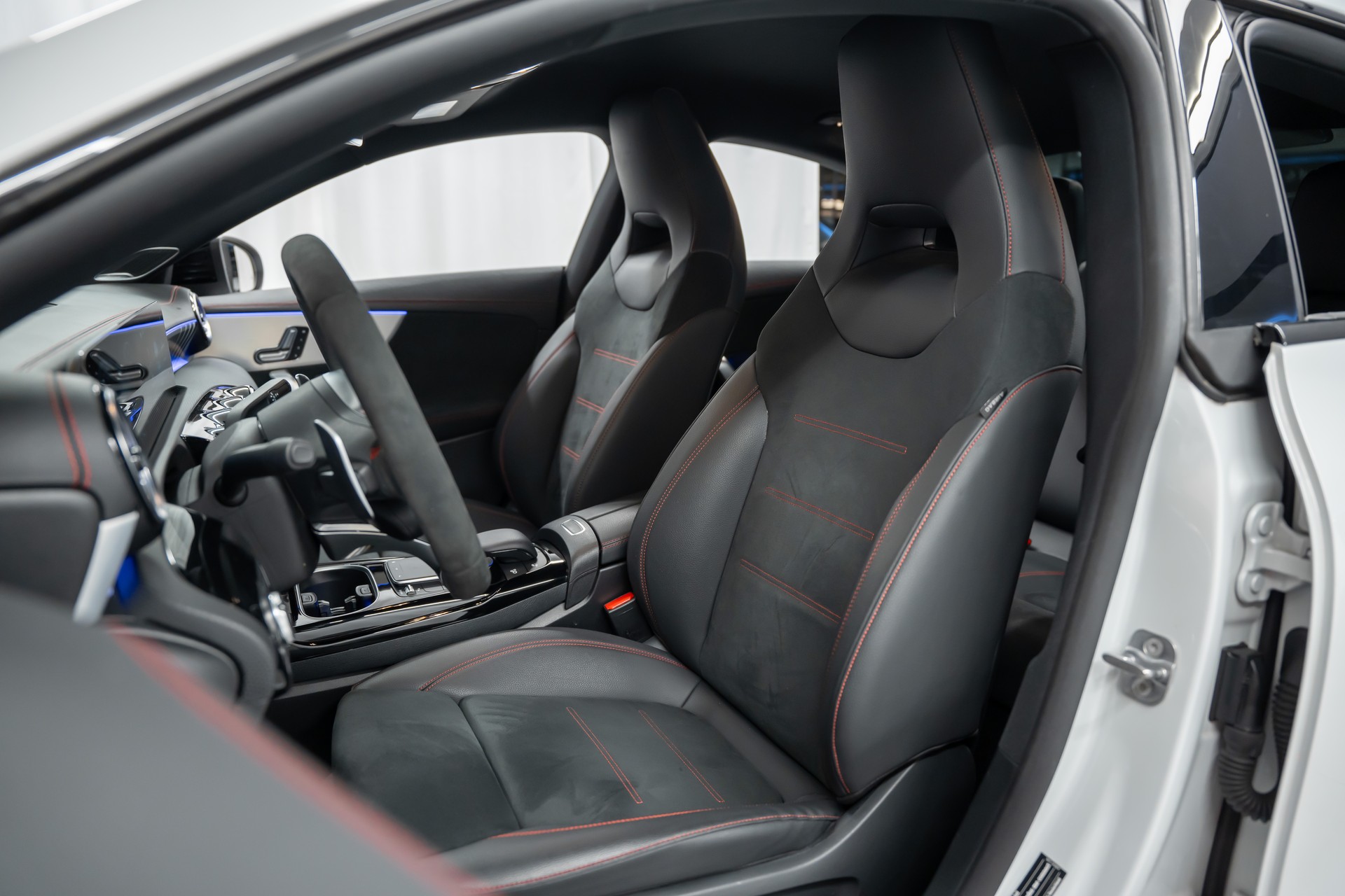 MERCEDES-BENZ CLA 35 AMG 4Matic 7G-DCT *Aerodynamik-Plus*Night-Paket*Fahrassist*Burmester*-image-11