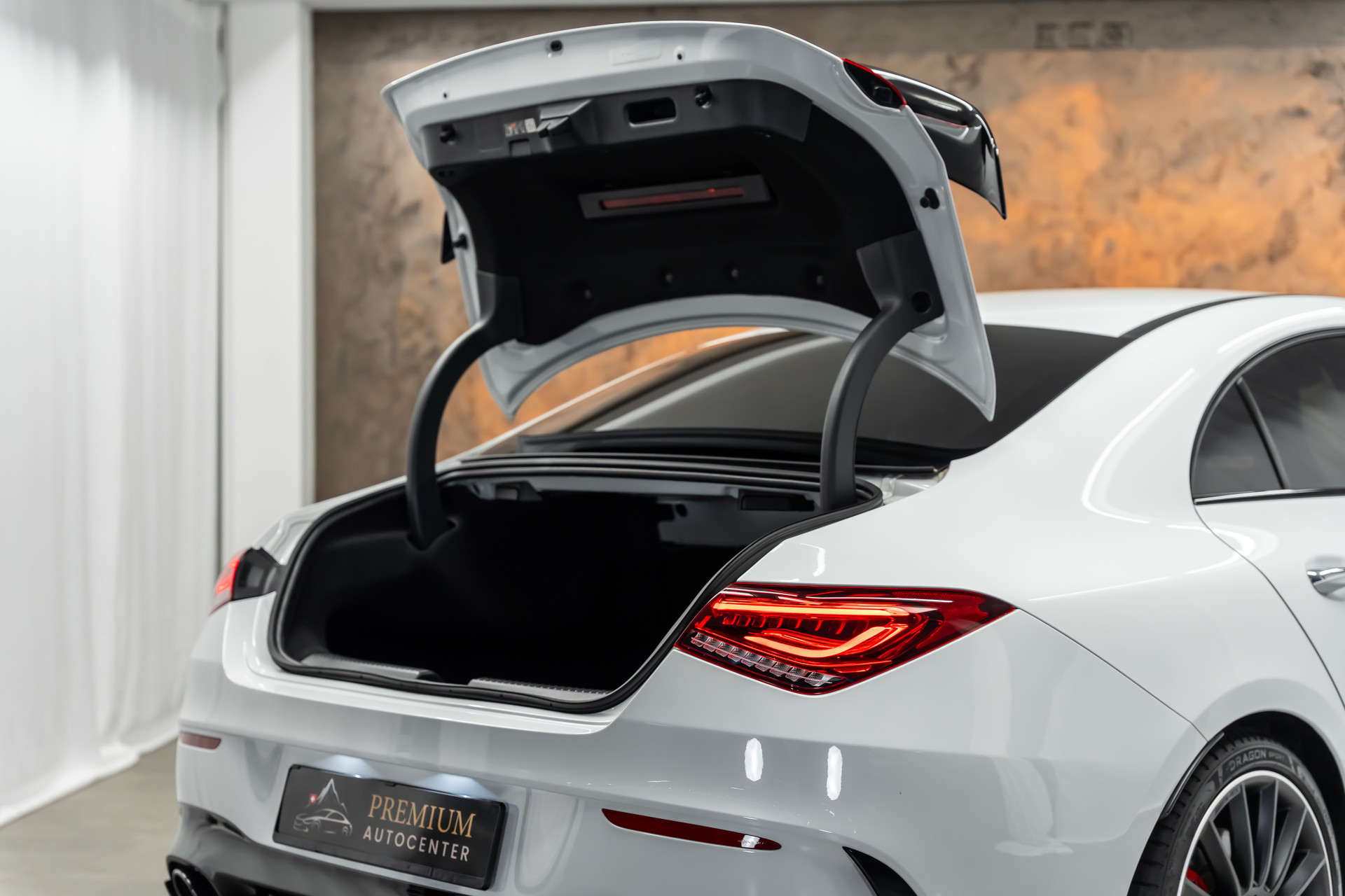 MERCEDES-BENZ CLA 35 AMG 4Matic 7G-DCT *Aerodynamik-Plus*Night-Paket*Fahrassist*Burmester*-image-8