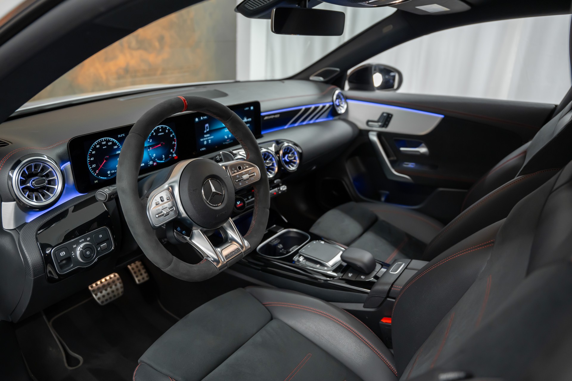 MERCEDES-BENZ CLA 35 AMG 4Matic 7G-DCT *Aerodynamik-Plus*Night-Paket*Fahrassist*Burmester*-image-9