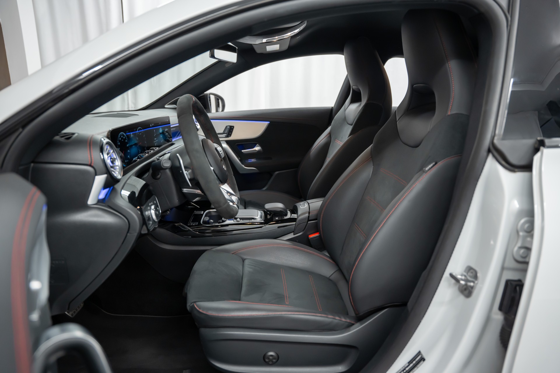 MERCEDES-BENZ CLA 35 AMG 4Matic 7G-DCT *Aerodynamik-Plus*Night-Paket*Fahrassist*Burmester*-image-10