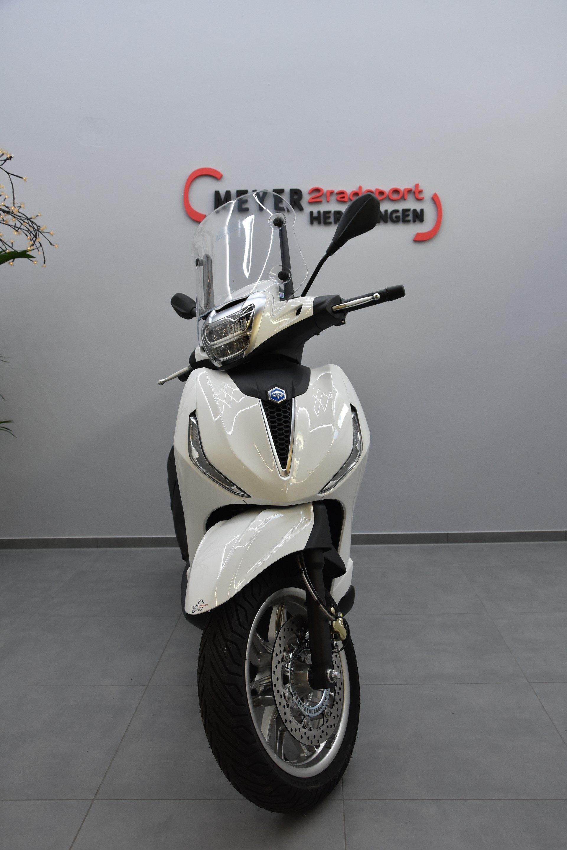 PIAGGIO Beverly 400 Sport E5+-image-2
