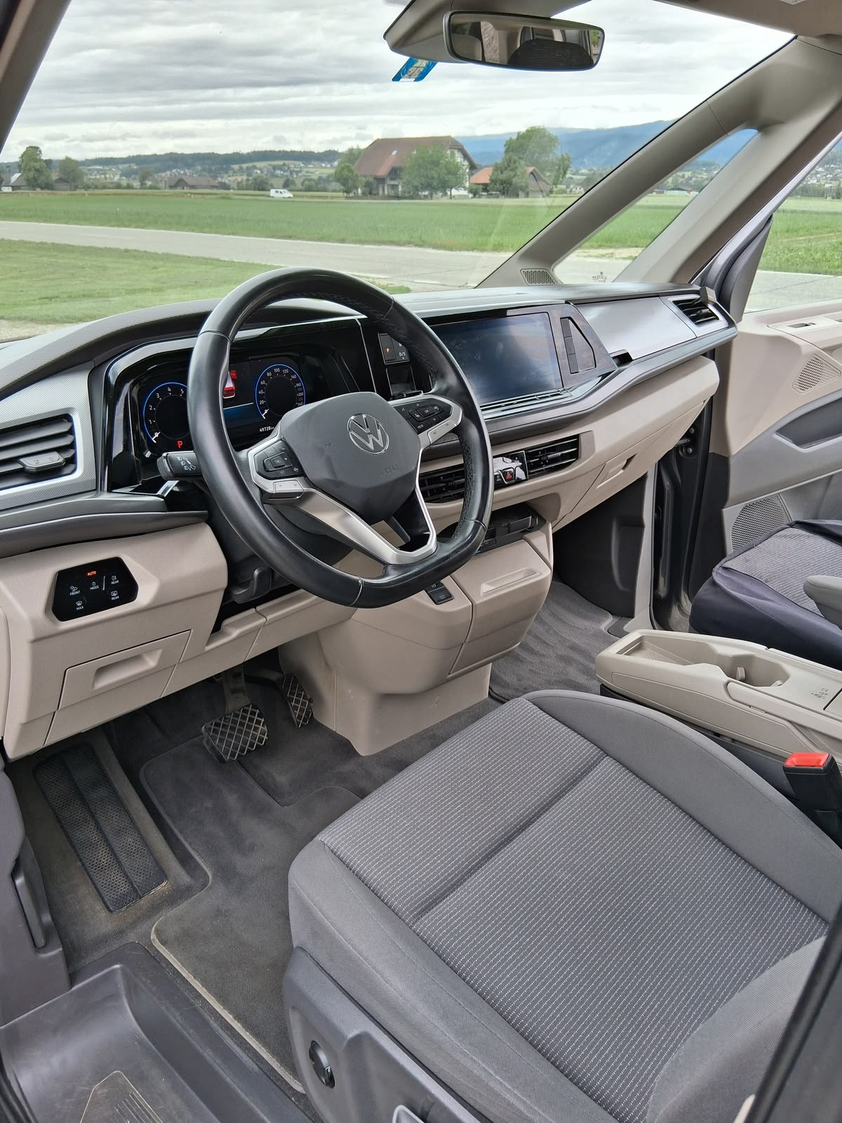 VW Multivan 1.5 TSI Liberty DSG Lang-image-8