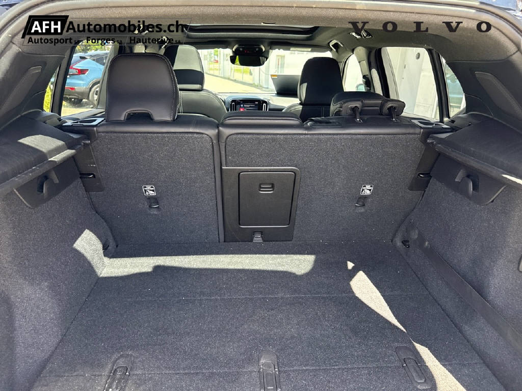 VOLVO XC40 2.0 D4 R-Design AWD-image-9