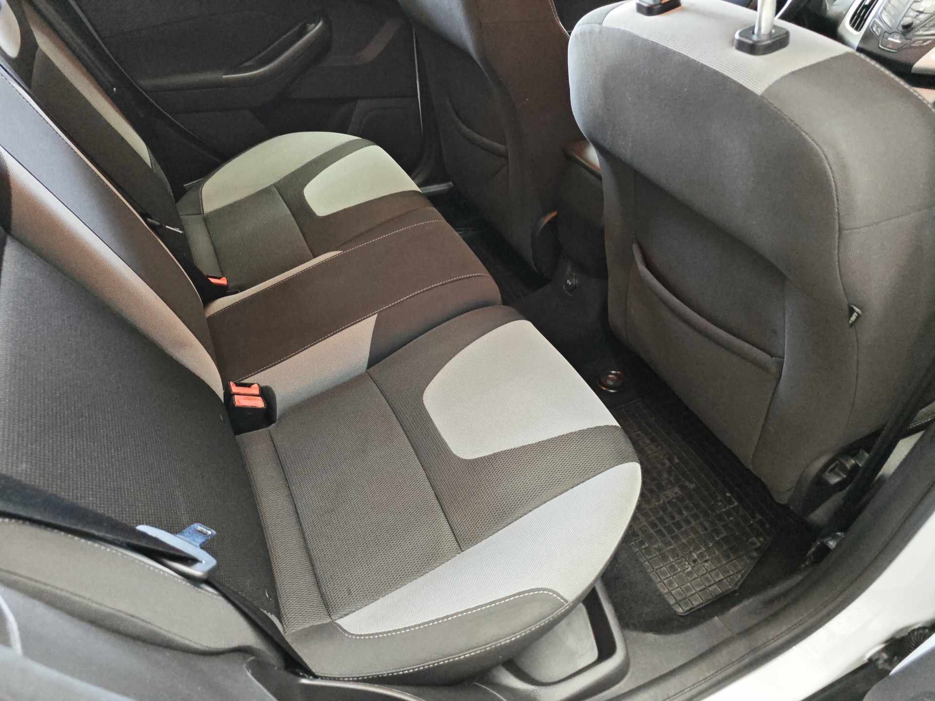 FORD Focus 2.0 TDCi Trend PowerShift-image-10
