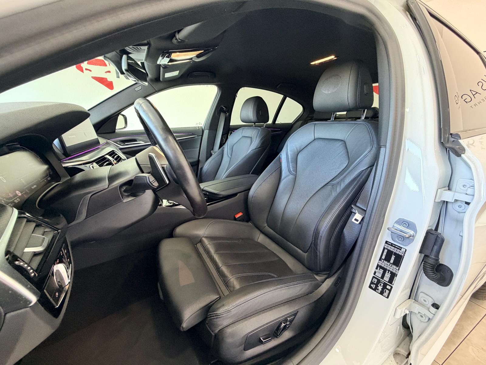 BMW 530d xDrive 48V M Sport Steptronic-image-12