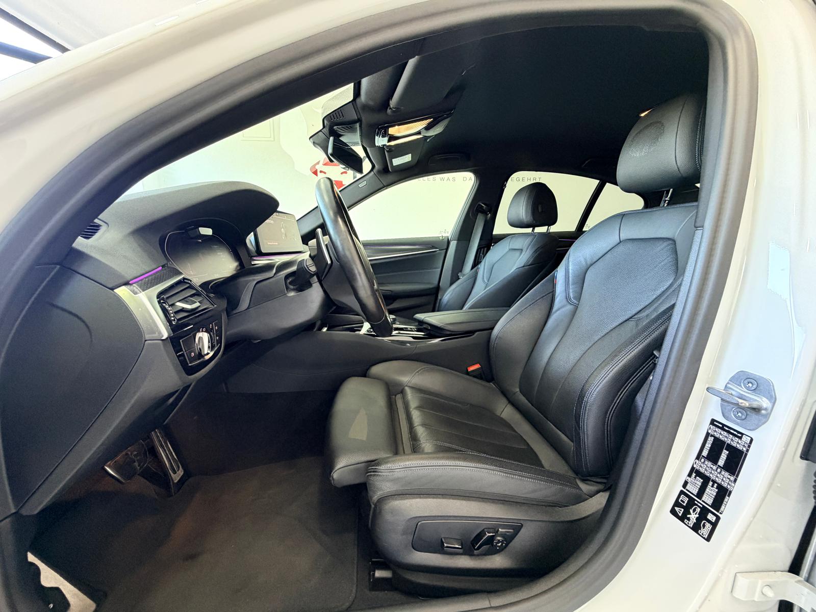 BMW 530d xDrive 48V M Sport Steptronic-image-11