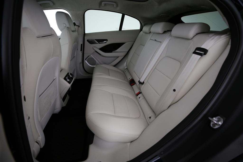 JAGUAR I-Pace EV400 HSE AWD-image-11