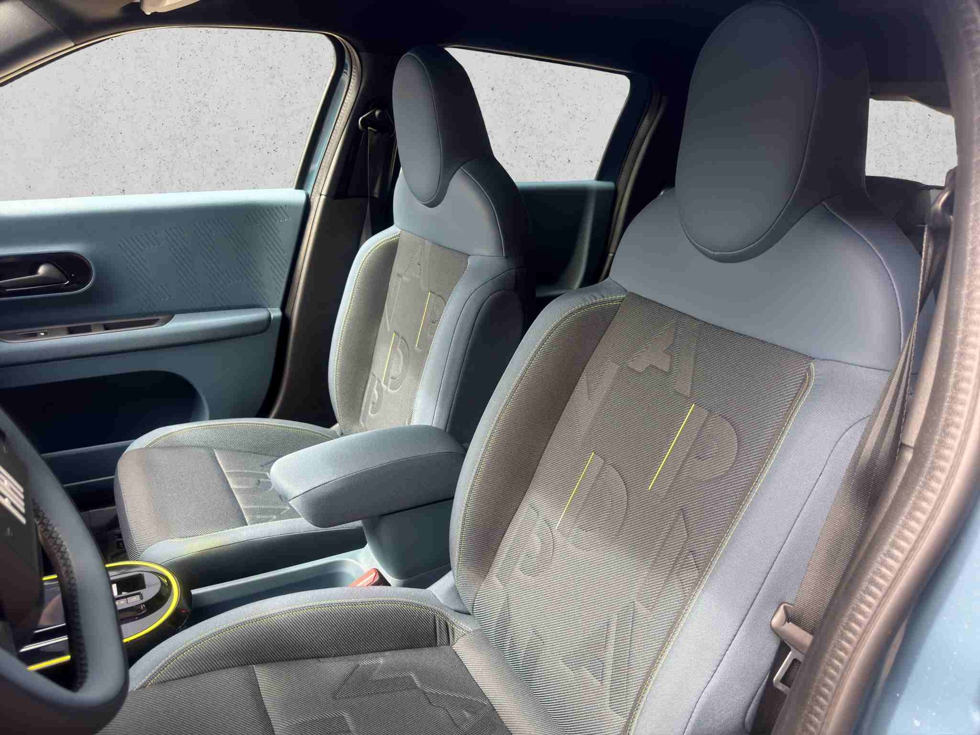 FIAT Grande Panda 1.2 Hybrid Icon-image-9