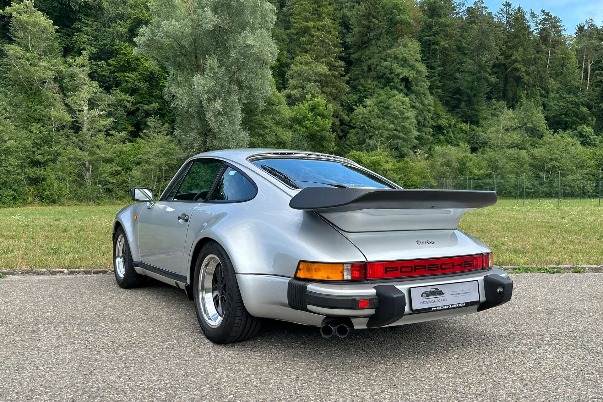 PORSCHE 911 Turbo 3.3-image-6