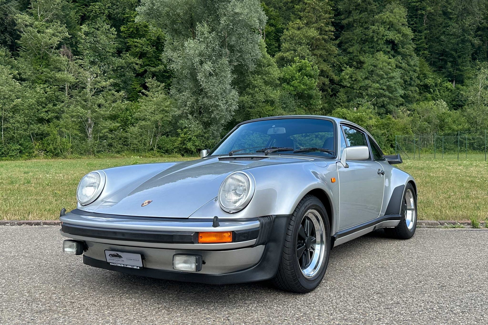 PORSCHE 911 Turbo 3.3-image-1
