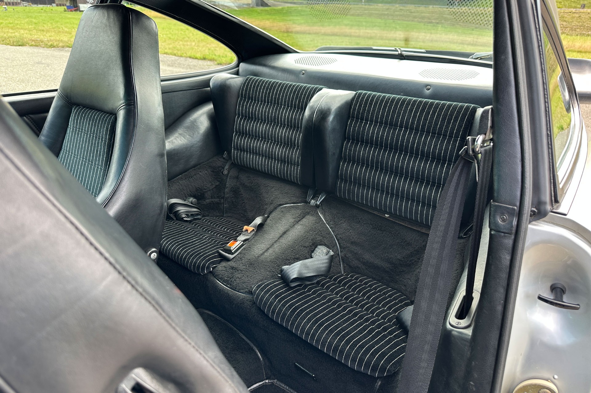 PORSCHE 911 Turbo 3.3-image-12