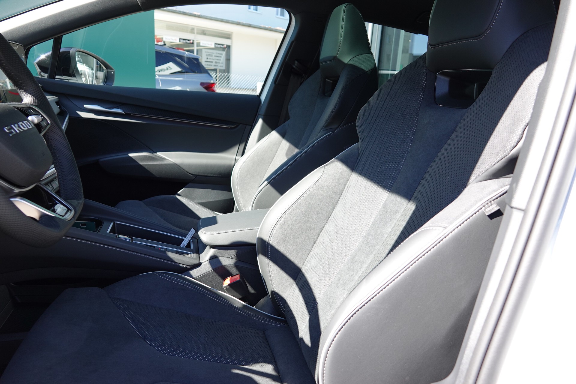 SKODA Enyaq 85x SportLine-image-13