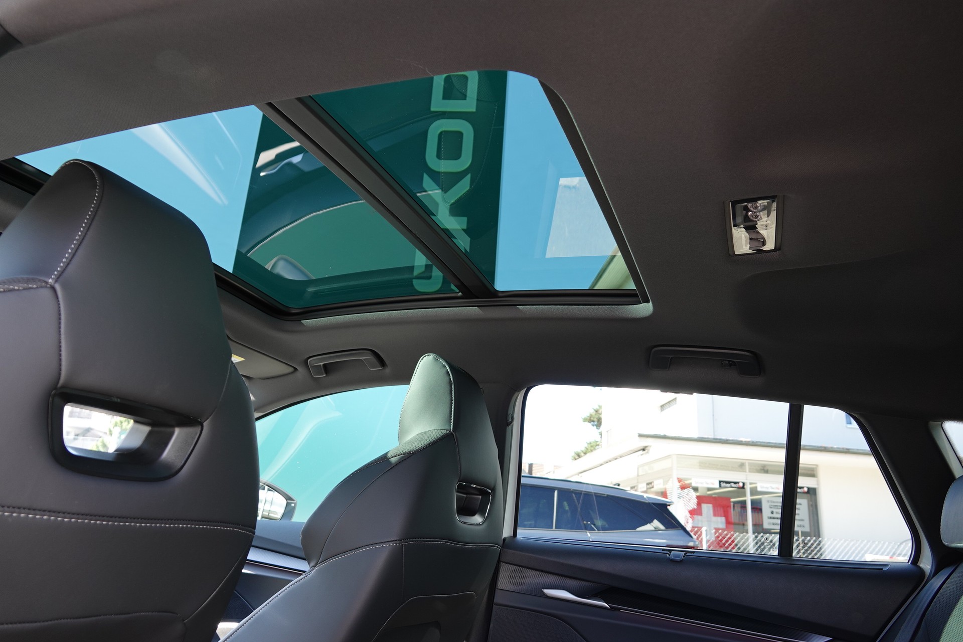 SKODA Enyaq 85x SportLine-image-16