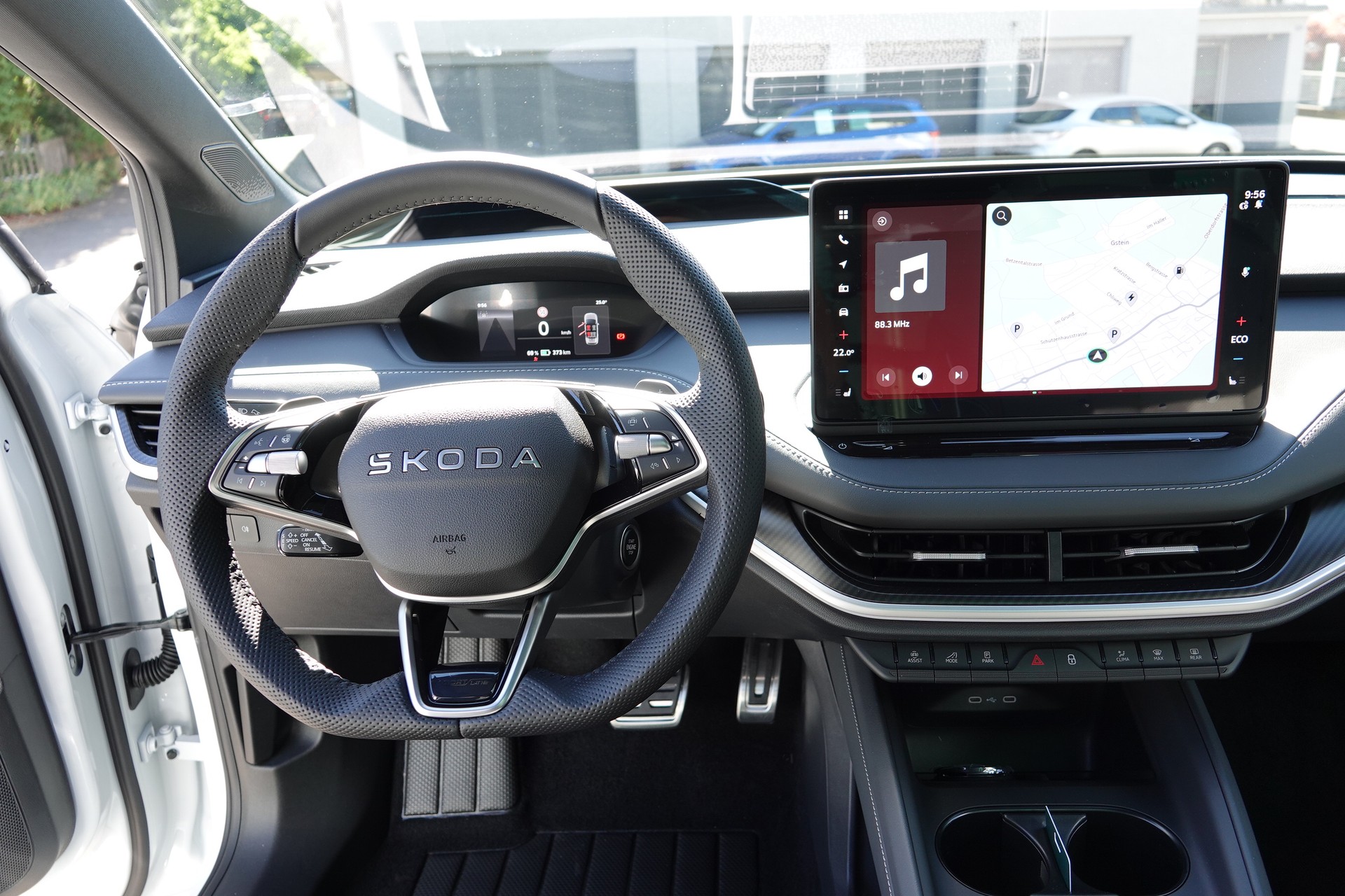SKODA Enyaq 85x SportLine-image-10