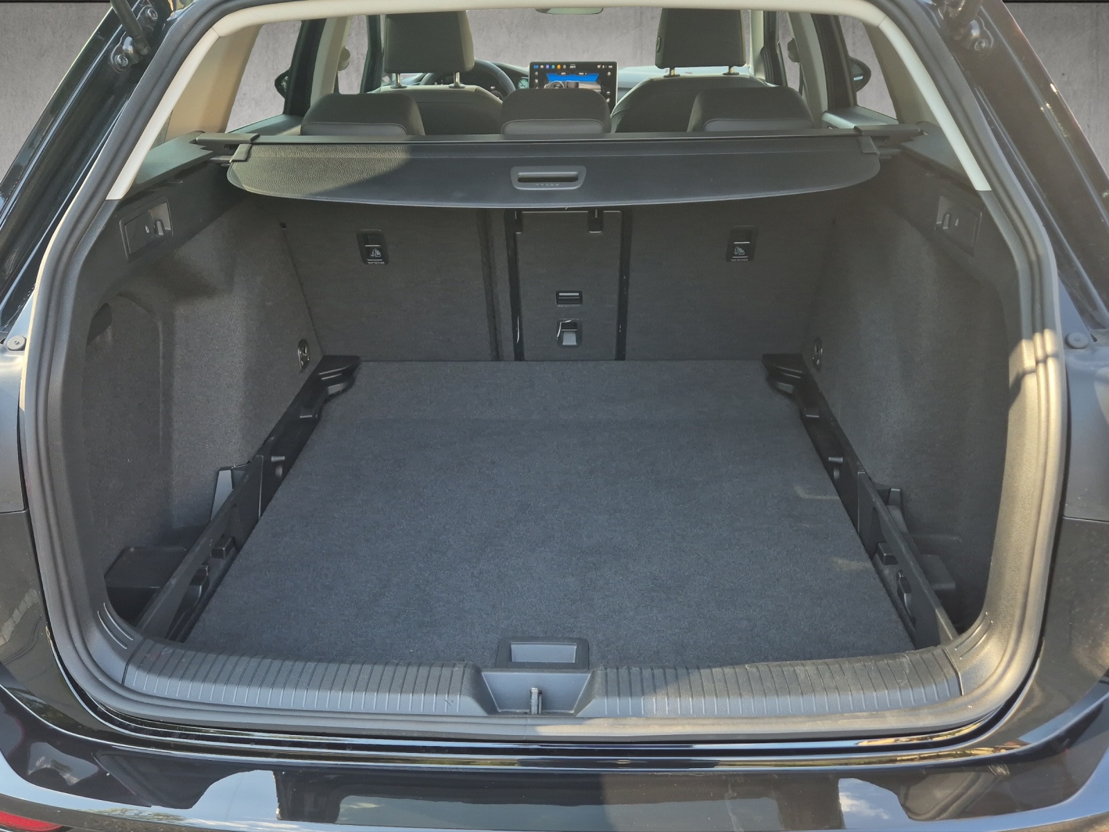 VW Golf Variant 2.0 TDI Style DSG-image-22