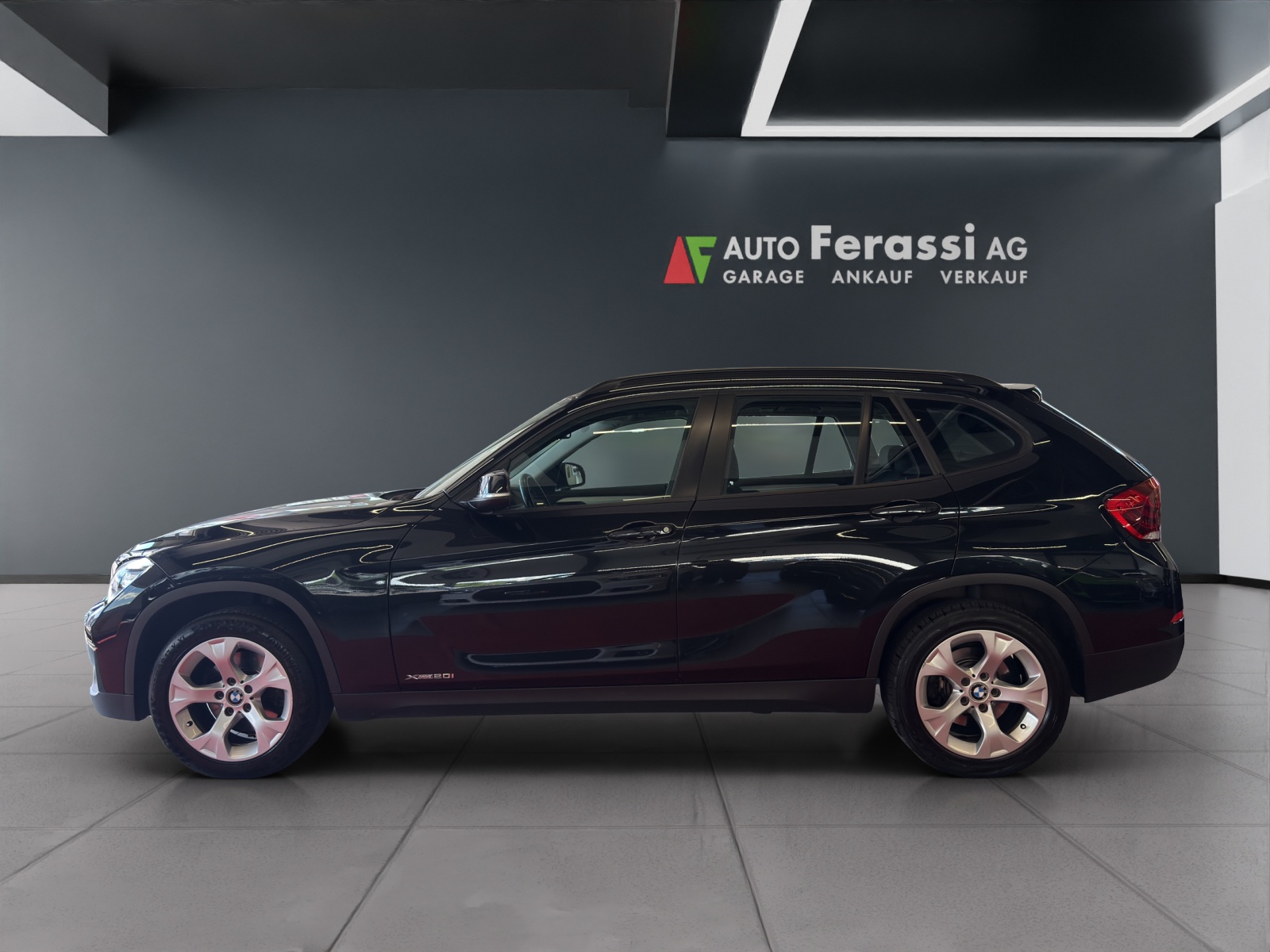 BMW X1 xDrive 20i Steptronic-showroom-element-1