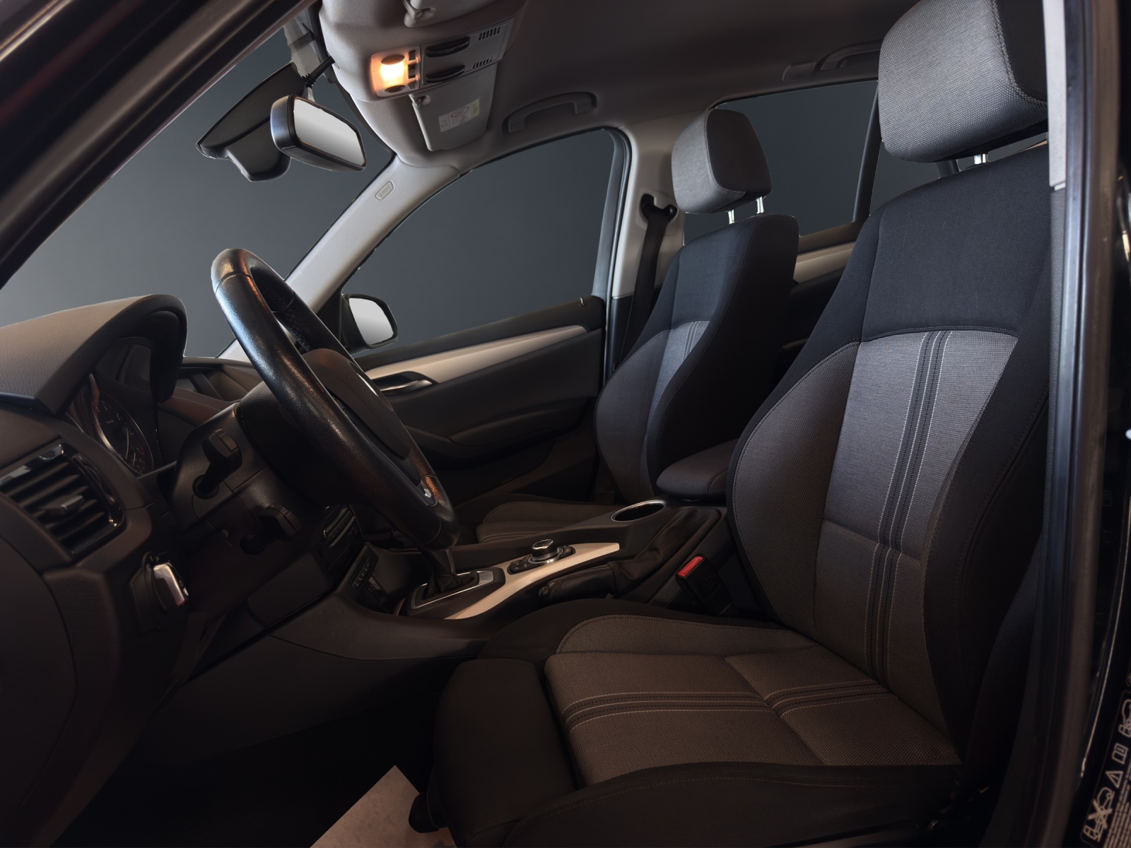 BMW X1 xDrive 20i Steptronic-image-15