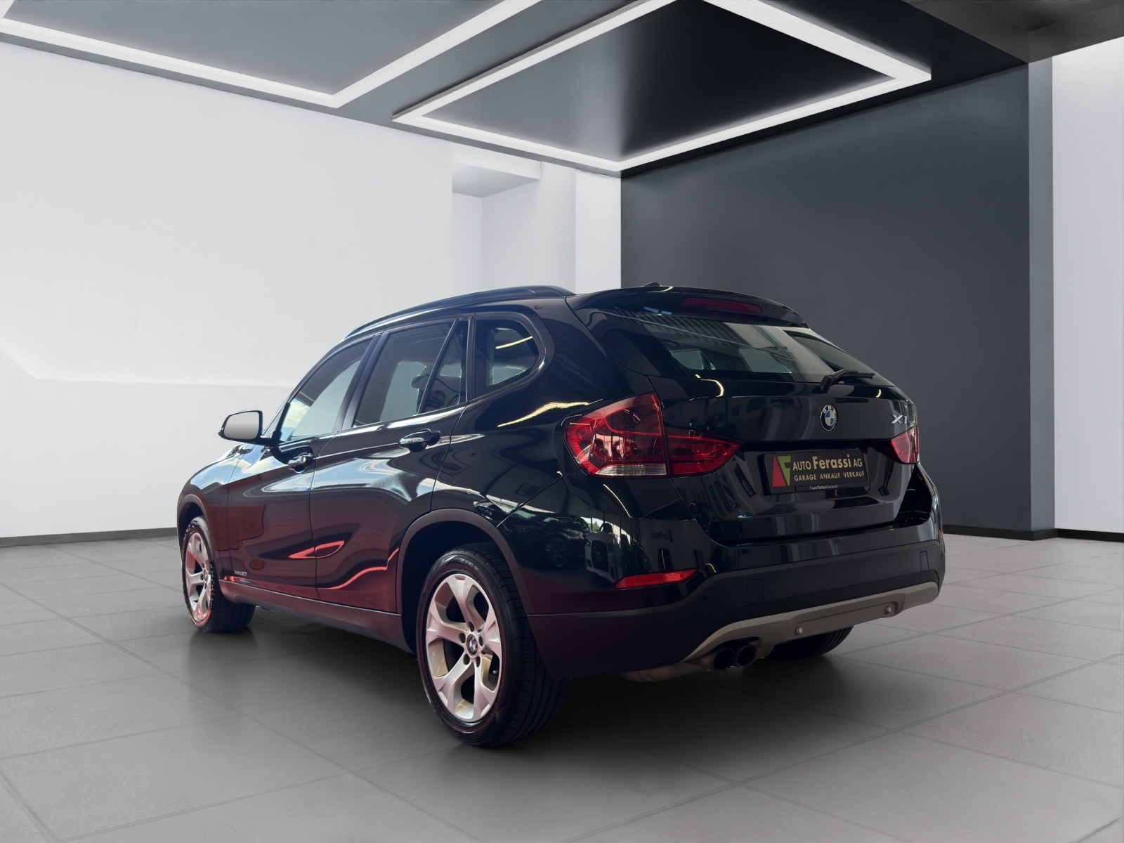 BMW X1 xDrive 20i Steptronic-showroom-element-3